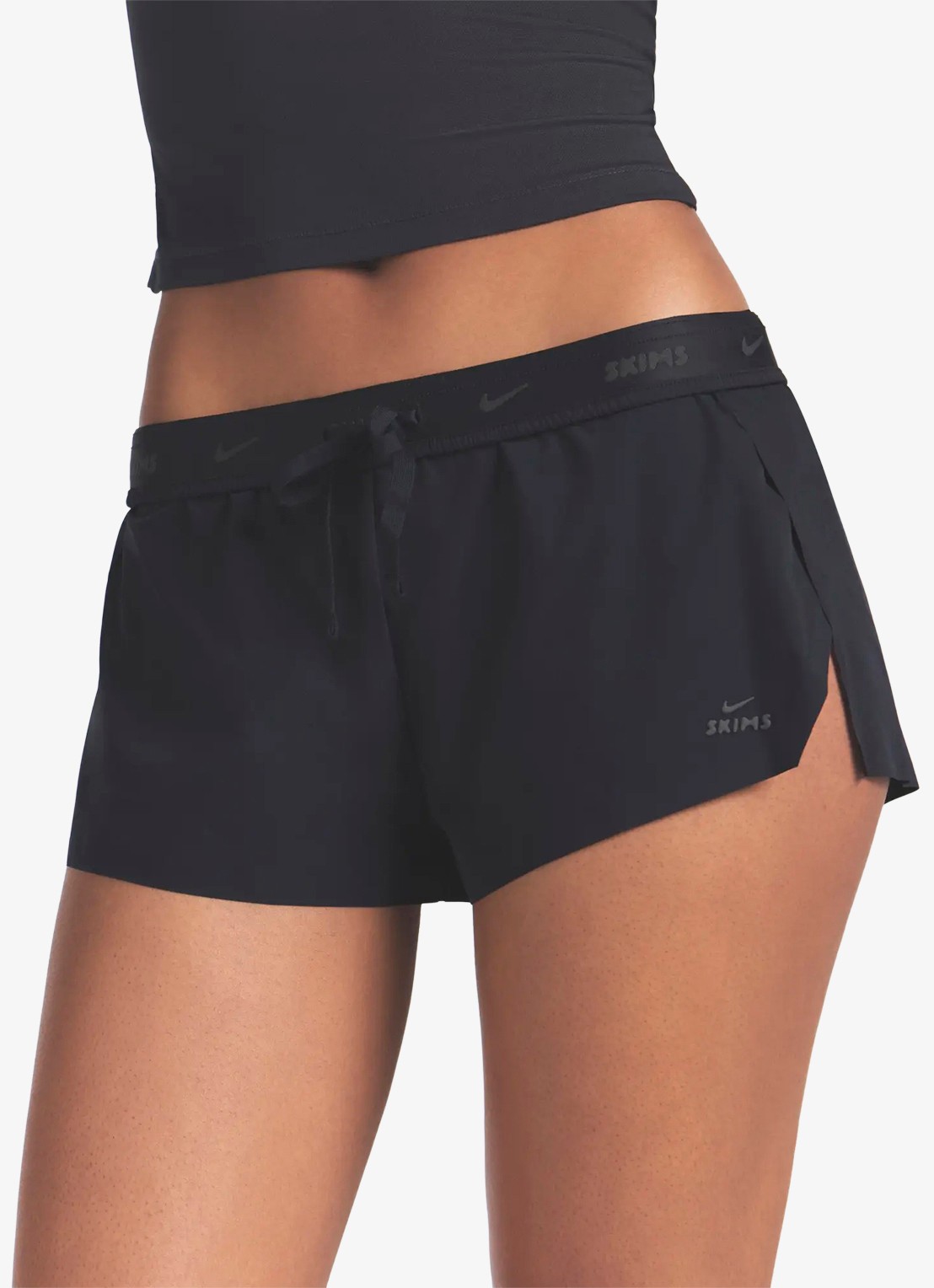 NikeSKIMS Mid waist straight fit korte broek met logo - detail 3 zwart