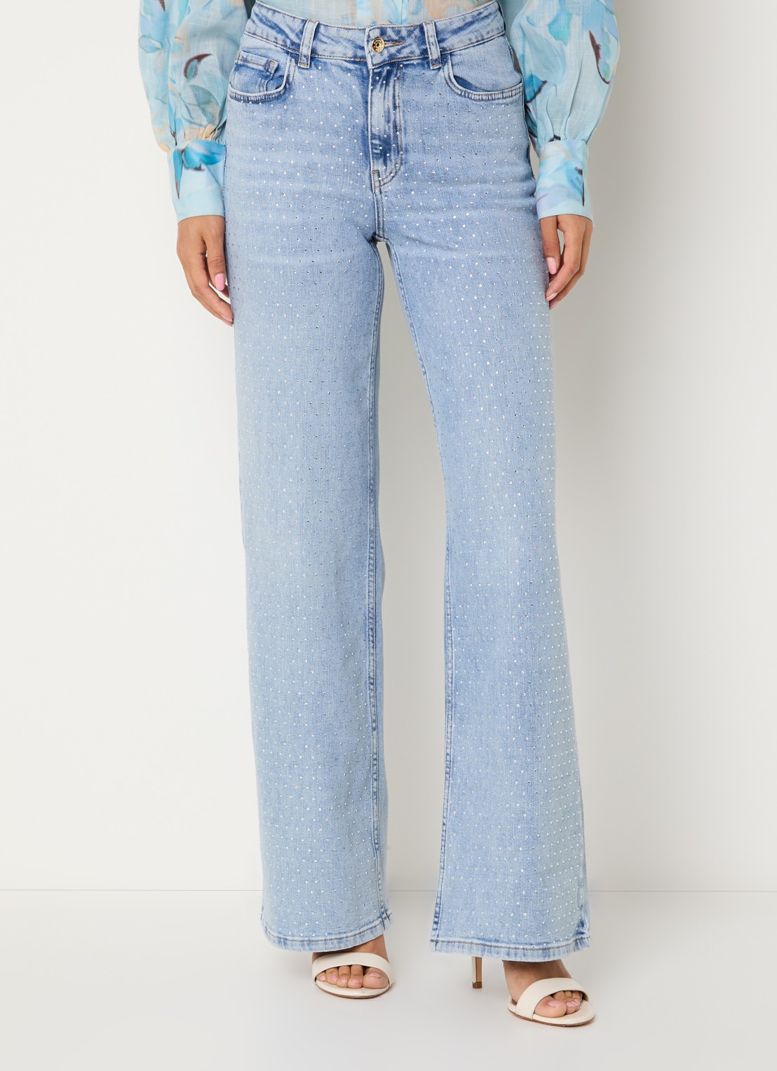 NIKKIE Abigail mid waist straight leg jeans met lichte wassing en strass - detail 4 indigo