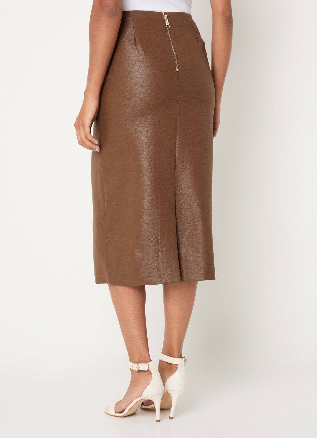 NIKKIE Aelena midi rok van imitatieleer met split - achterkant 4 cognac