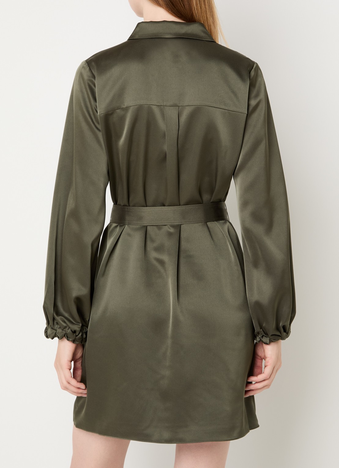 NIKKIE Aivy midi blousejurk van satijn - achterkant 2 groen