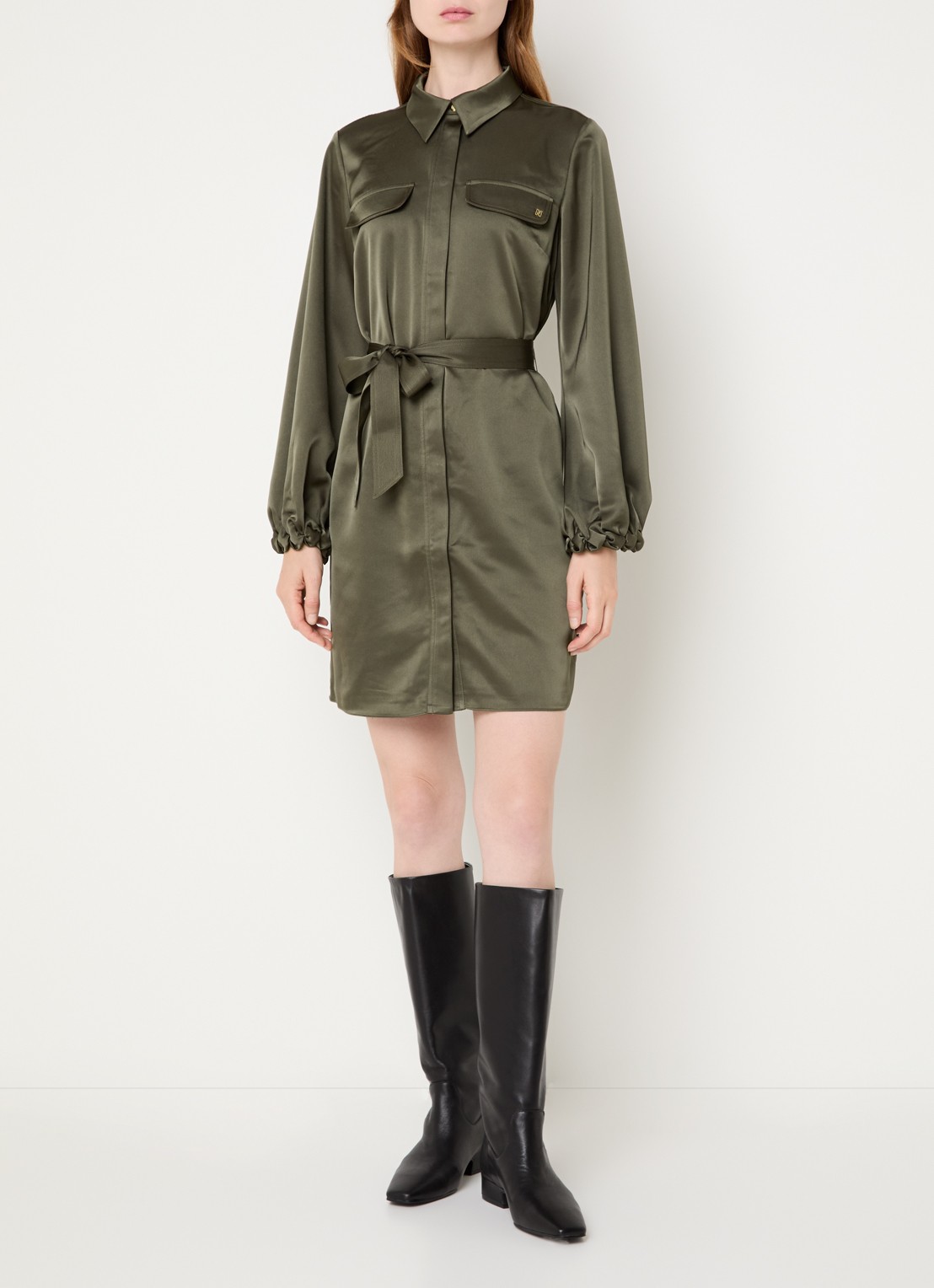 NIKKIE Aivy midi blousejurk van satijn - voorkant 4 groen