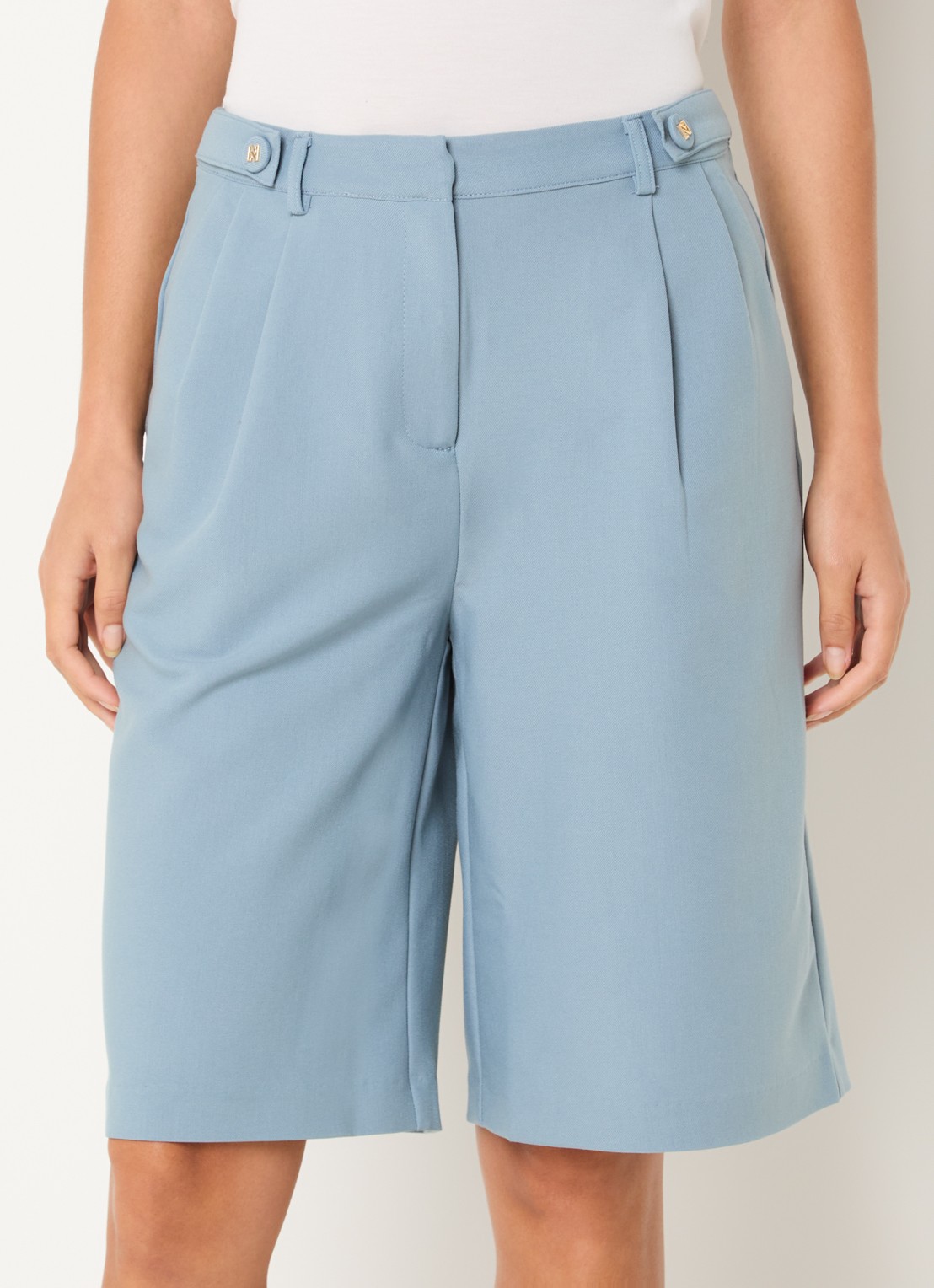 NIKKIE Alani high waist straight fit korte broek met steekzakken - detail 3 blauwgrijs