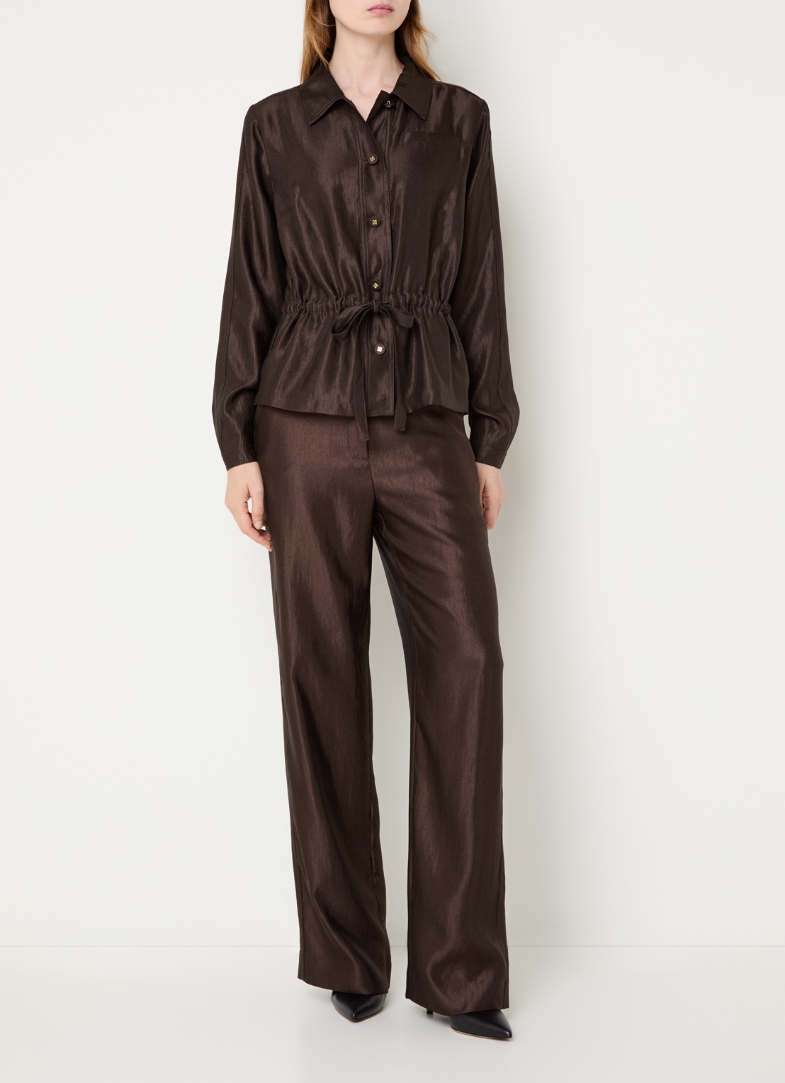 NIKKIE Alira blouse met metallic finish - voorkant 4 chocoladebruin