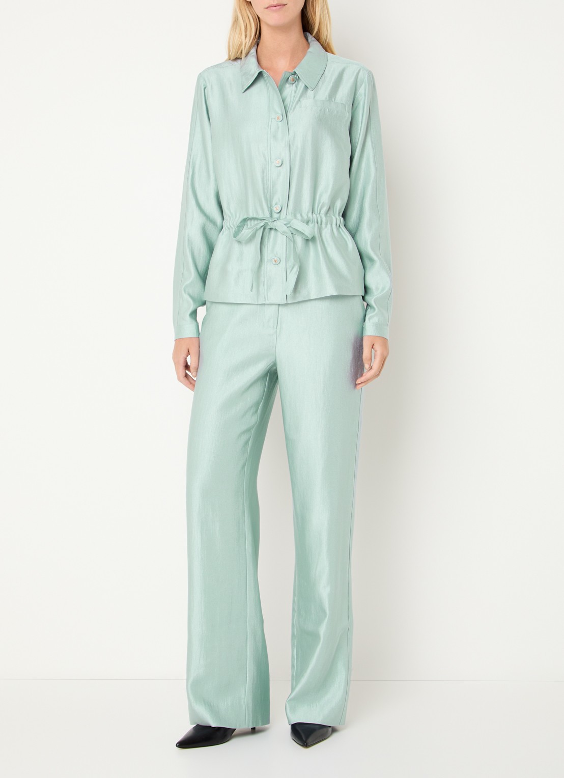 NIKKIE Alira blouse met metallic finish - voorkant 2 lichtblauw