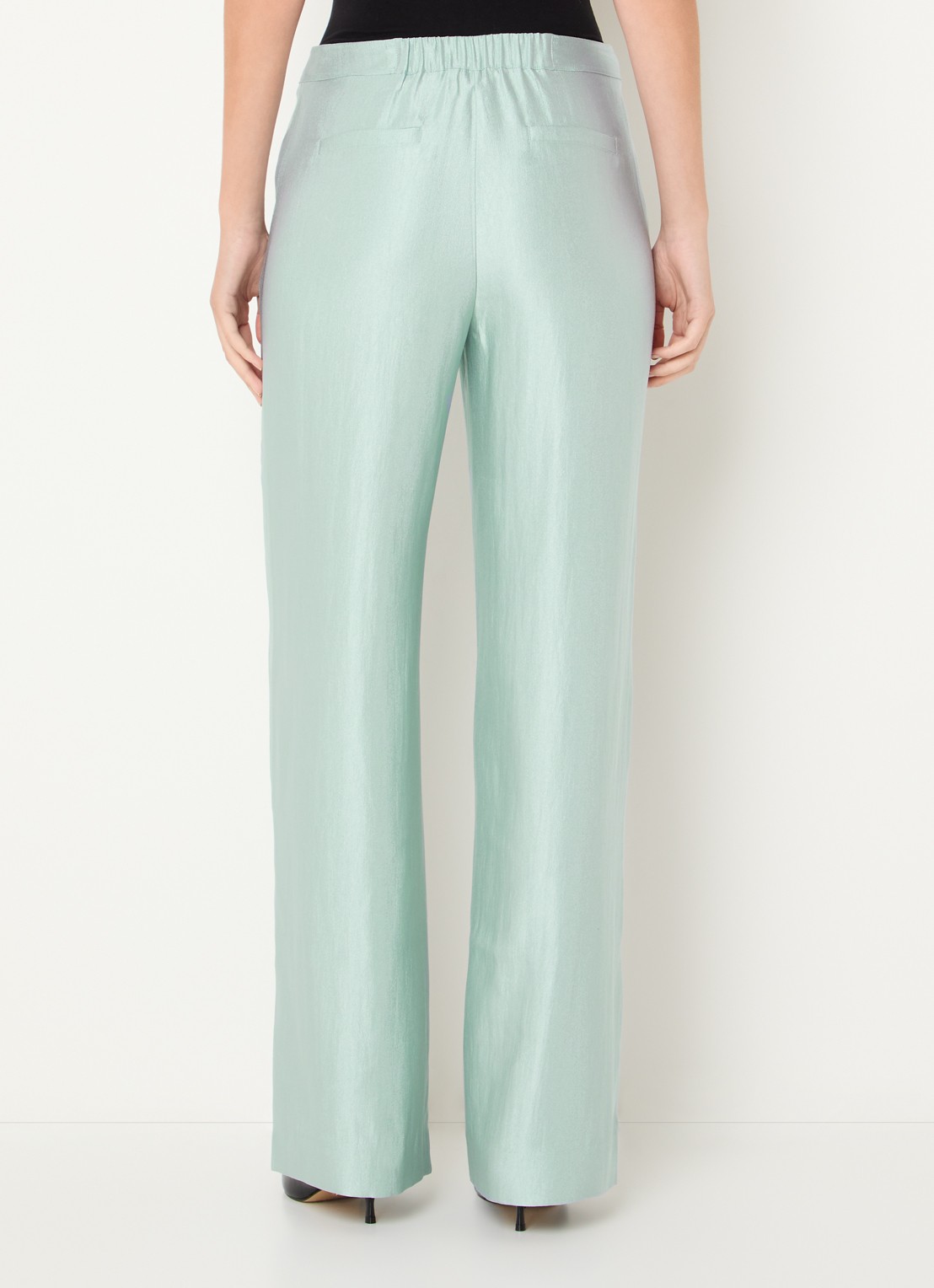 NIKKIE Alira high waist loose fit broek met steekzakken en metallic finish - achterkant 4 lichtblauw