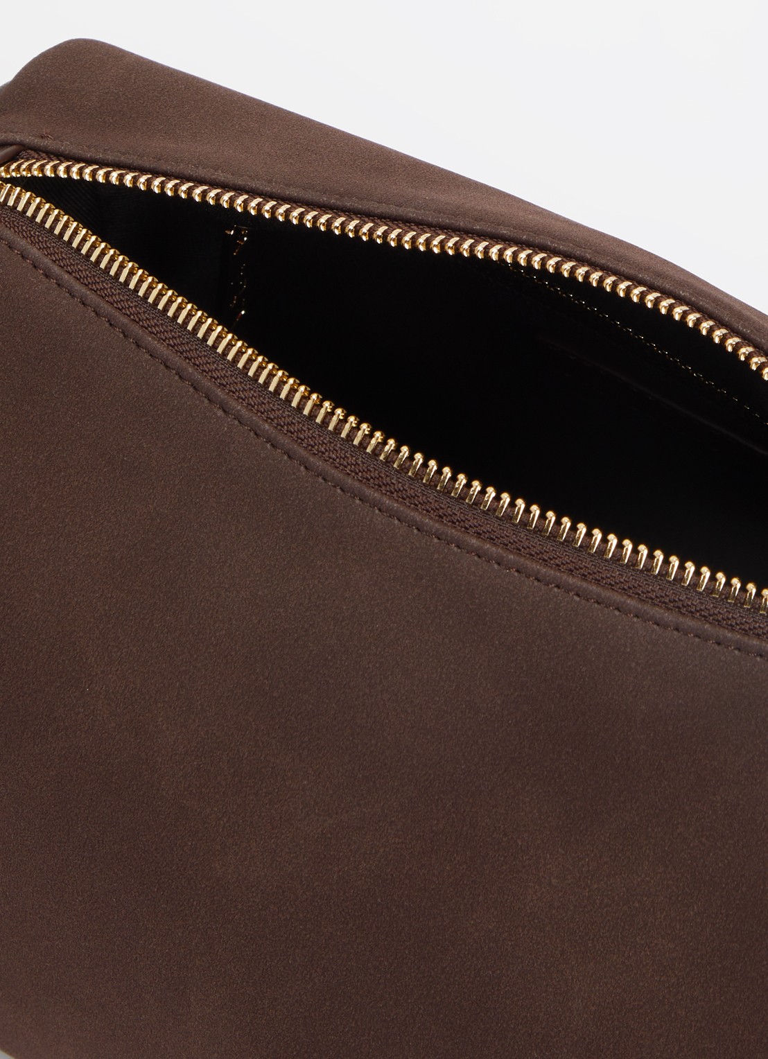 NIKKIE Amandelien small schoudertas met afneembare schouderriem  - detail chocoladebruin
