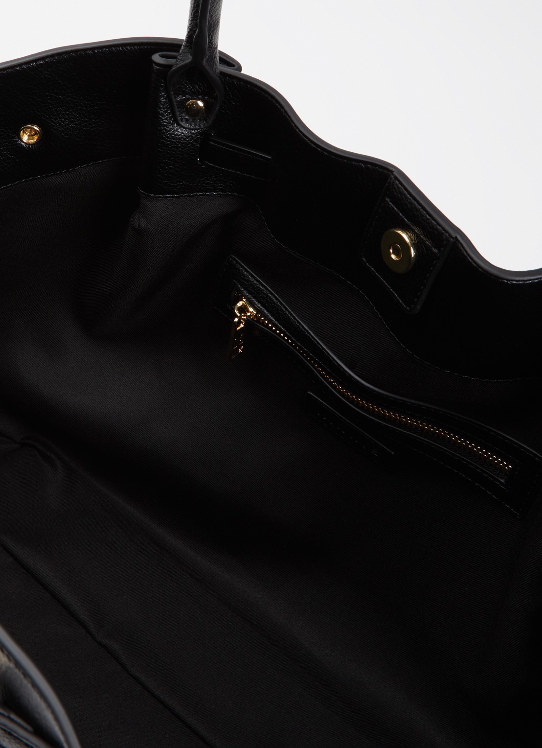 NIKKIE Amara Chunky schoudertas met kettingdetail - detail 3 zwart