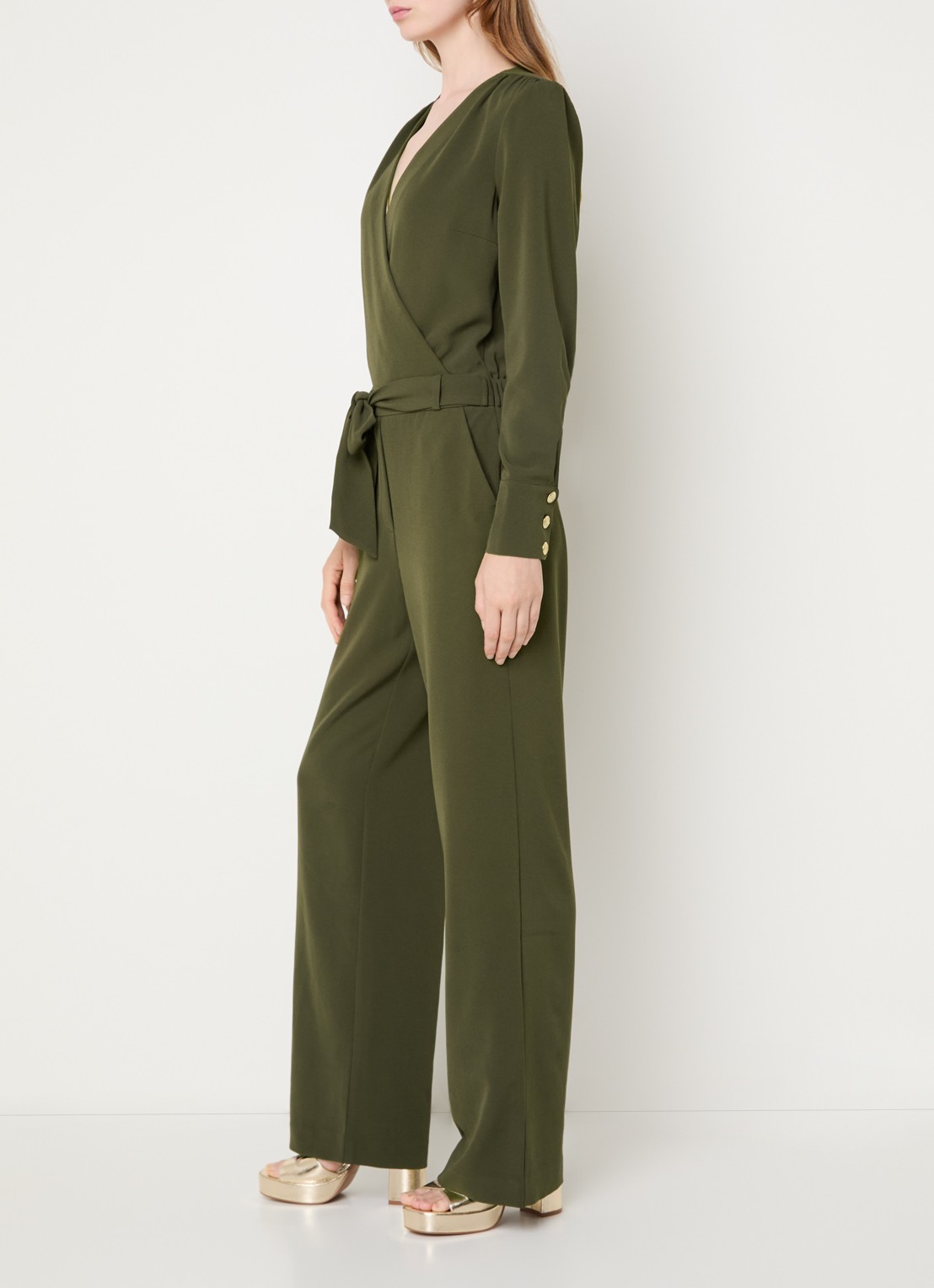 NIKKIE Amine loose fit jumpsuit met strikceintuur - voorkant 4 donkergroen