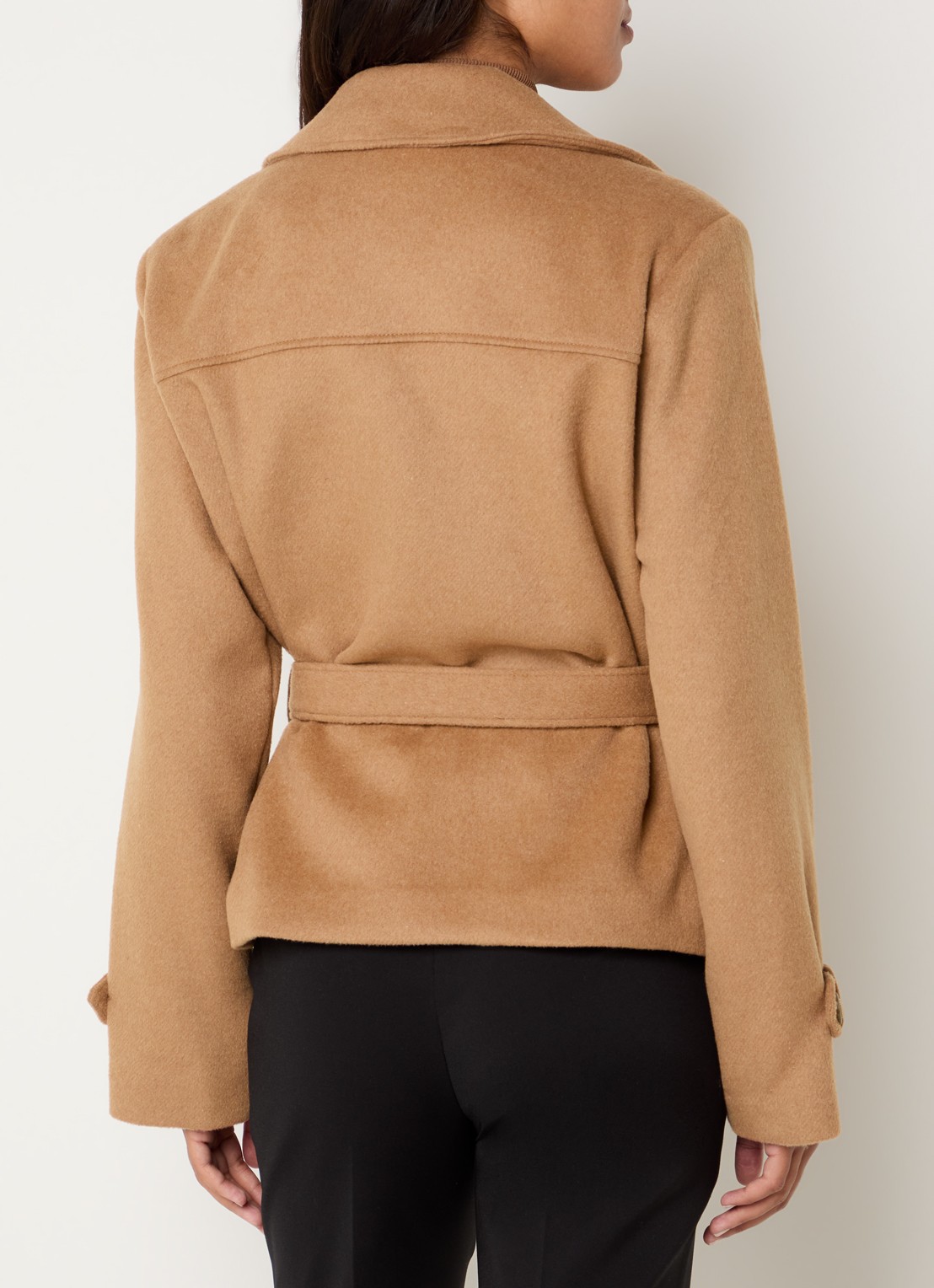 NIKKIE Aminta mantel in wolblend met strikceintuur - achterkant 4 camel