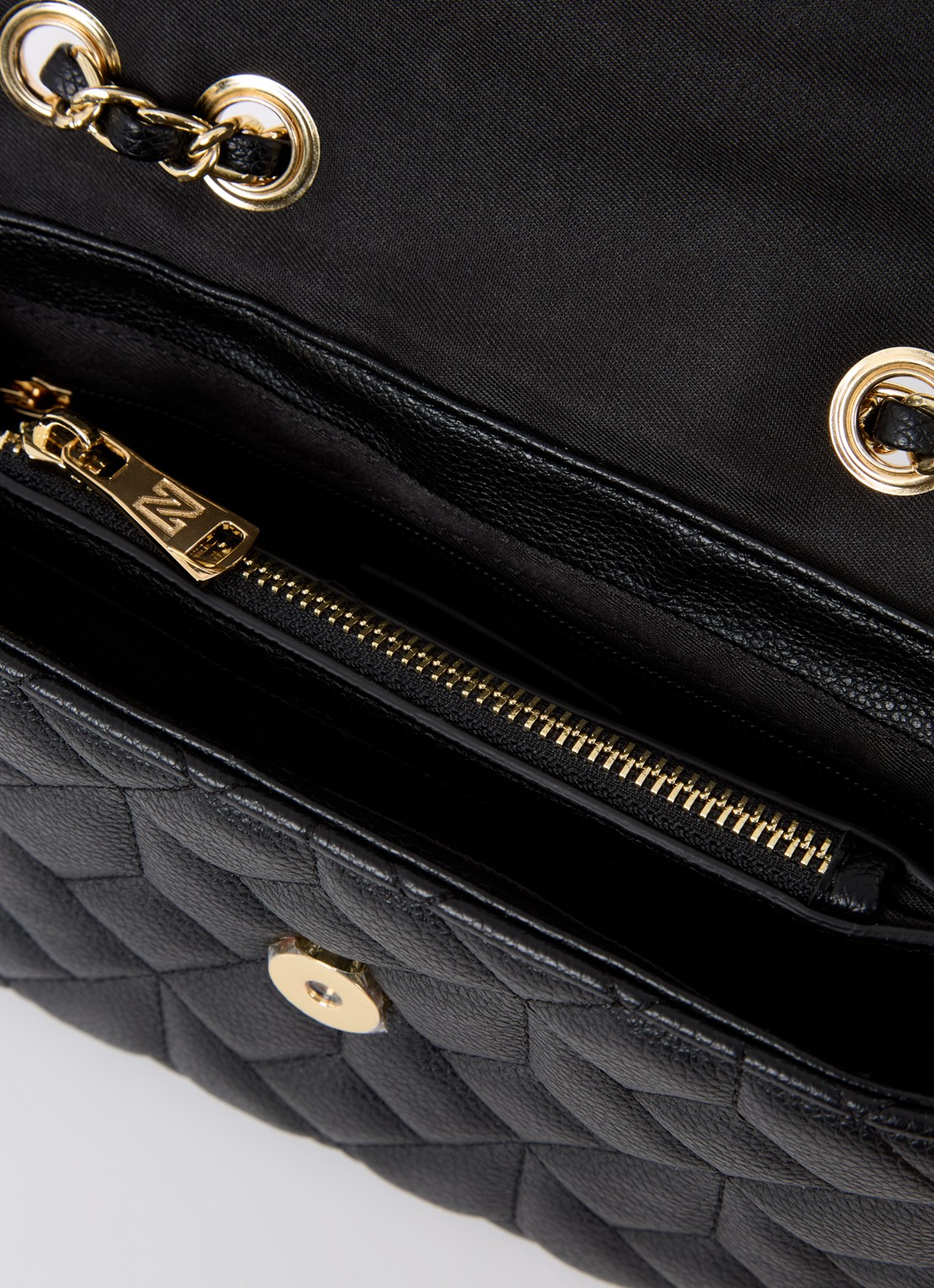 NIKKIE Ann crossbodytas met verstelbare schouderriem - detail 3 zwart