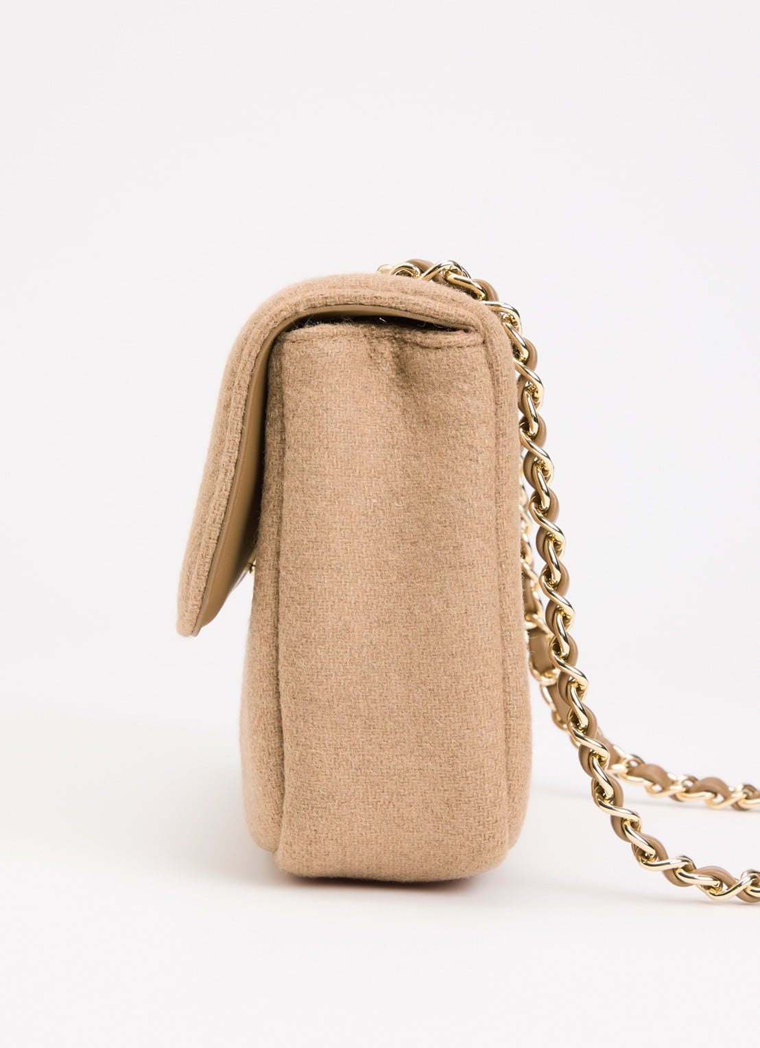 NIKKIE Ann schoudertas in wolblend met logo - detail 4 camel
