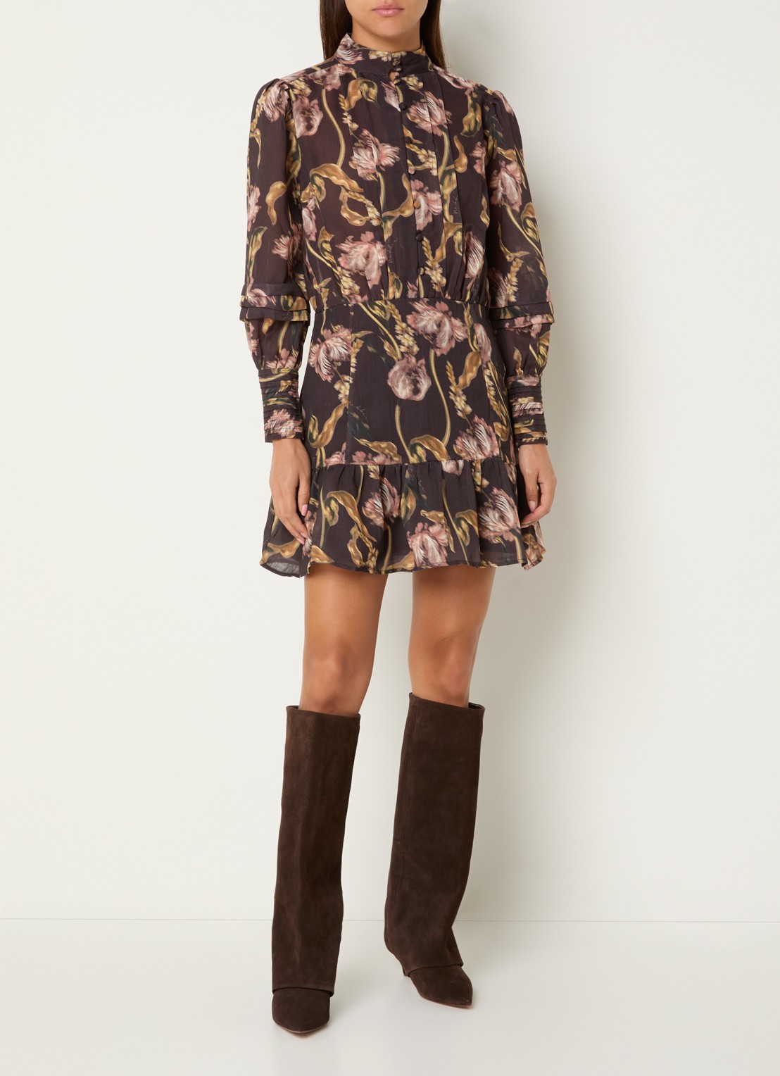 NIKKIE Apillone mini blouse jurk met boemenprint en volant - voorkant 4 chocoladebruin