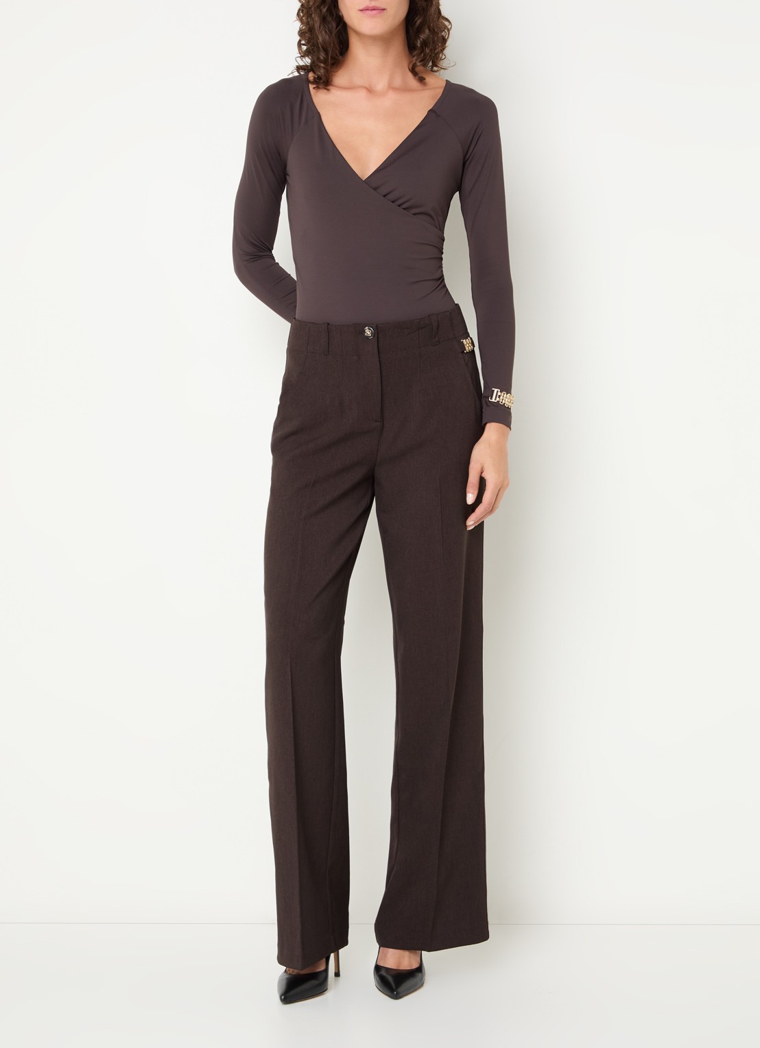 NIKKIE Ariela body top met stretch - voorkant steenrood