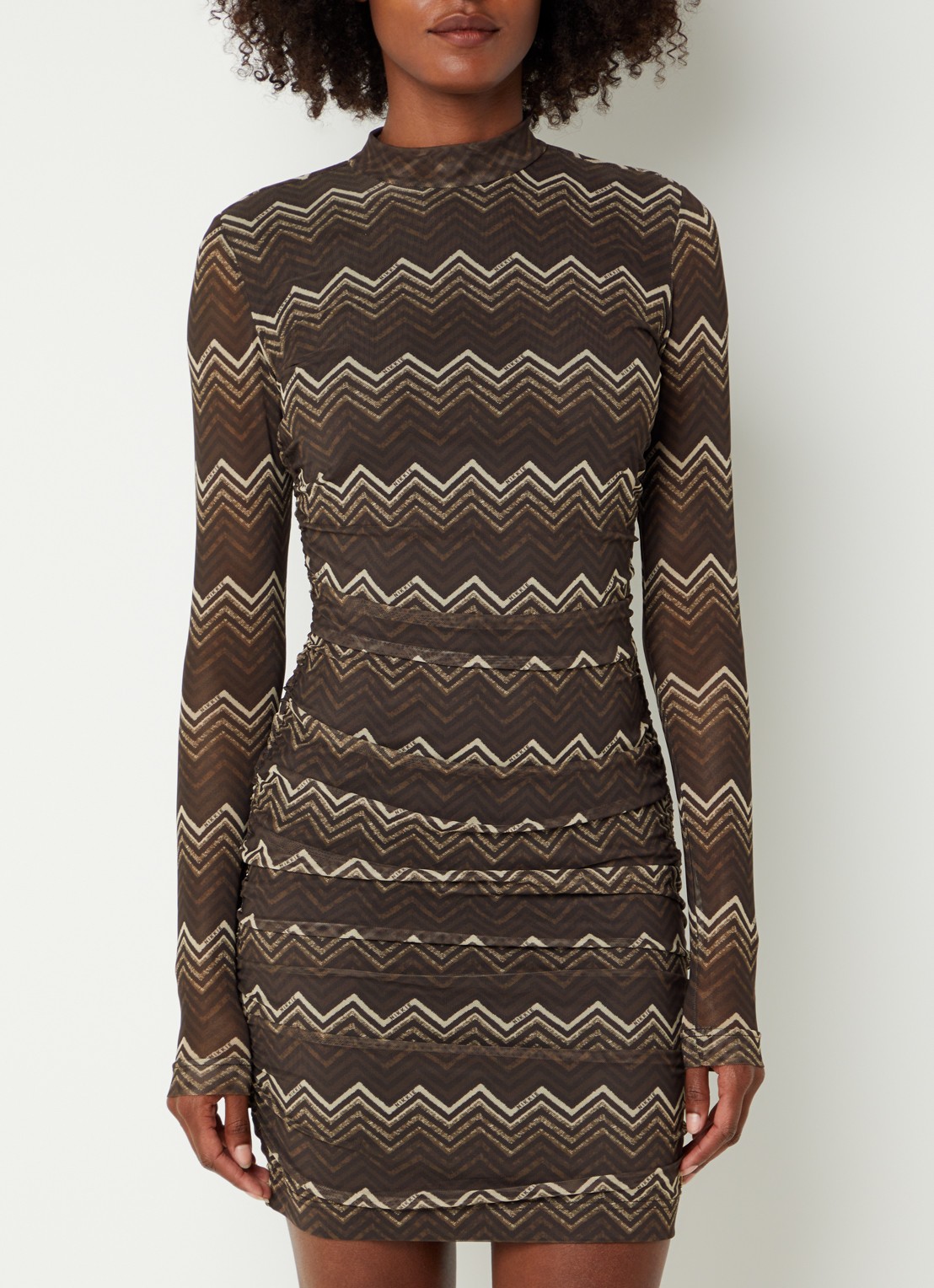 NIKKIE Ariva midi jurk met print - detail donkerbruin