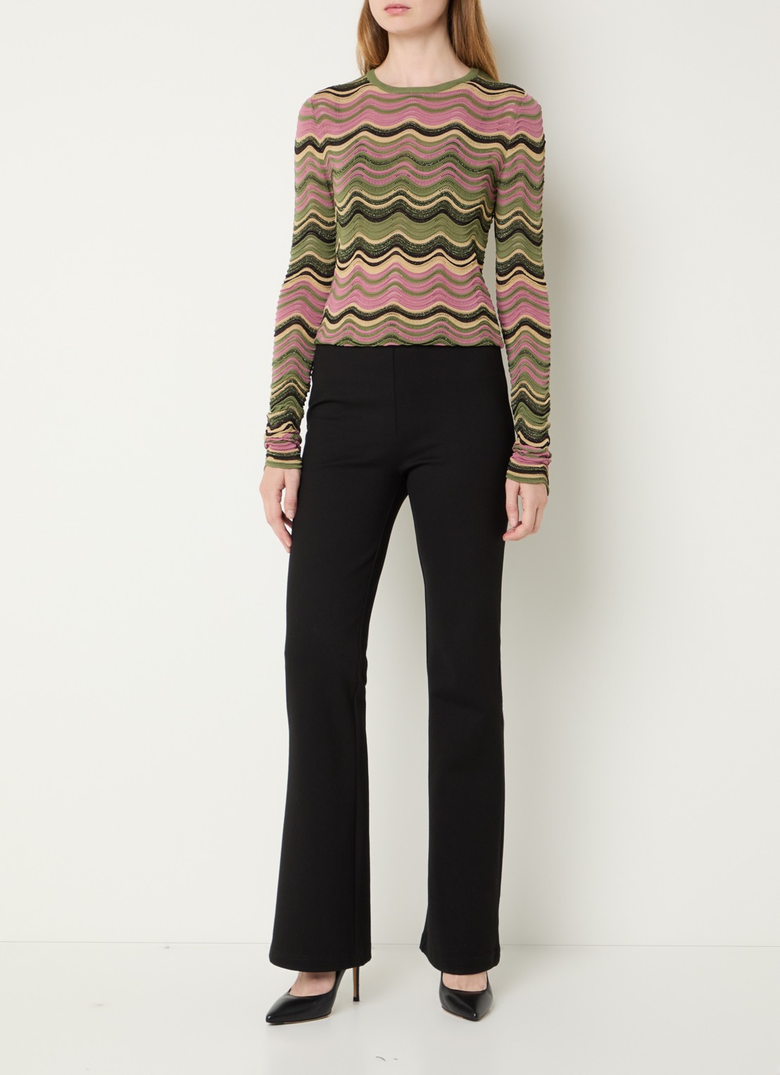 NIKKIE Arlla top met ingebreid patroon en lurex - voorkant 3 bronsgroen