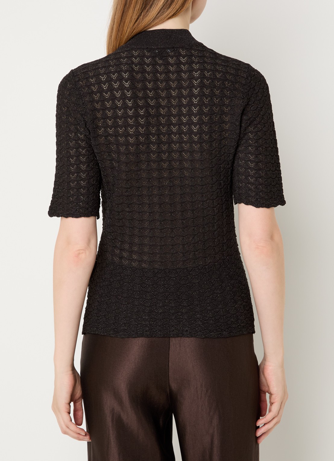 NIKKIE Arvella top met opengewerkt dessin en lurex - achterkant chocoladebruin