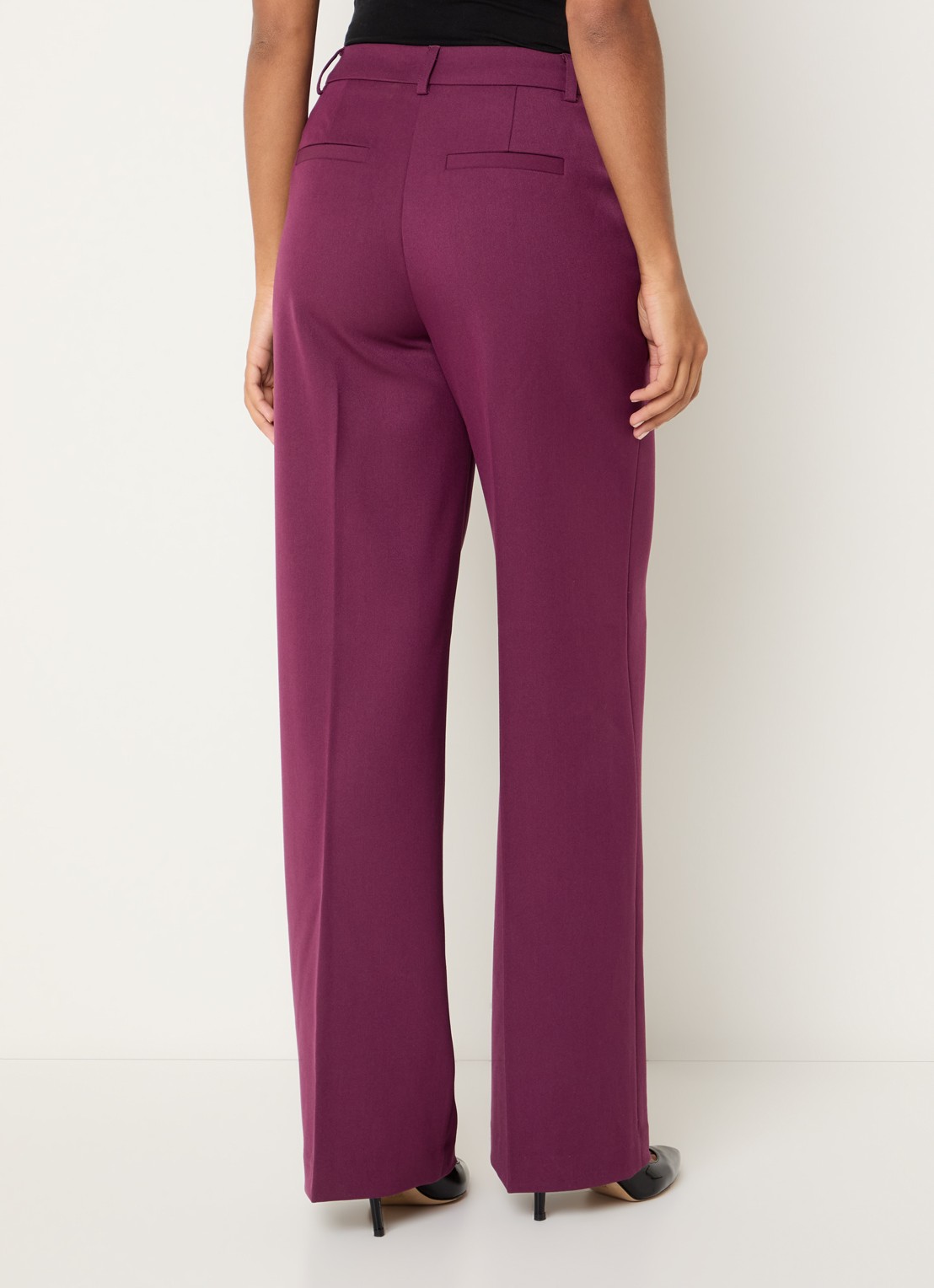 NIKKIE Ashira high waist straight fit pantalon met persplooi - achterkant 2 aubergine