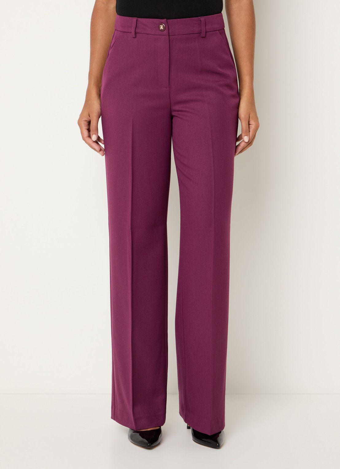 NIKKIE Ashira high waist straight fit pantalon met persplooi - detail aubergine