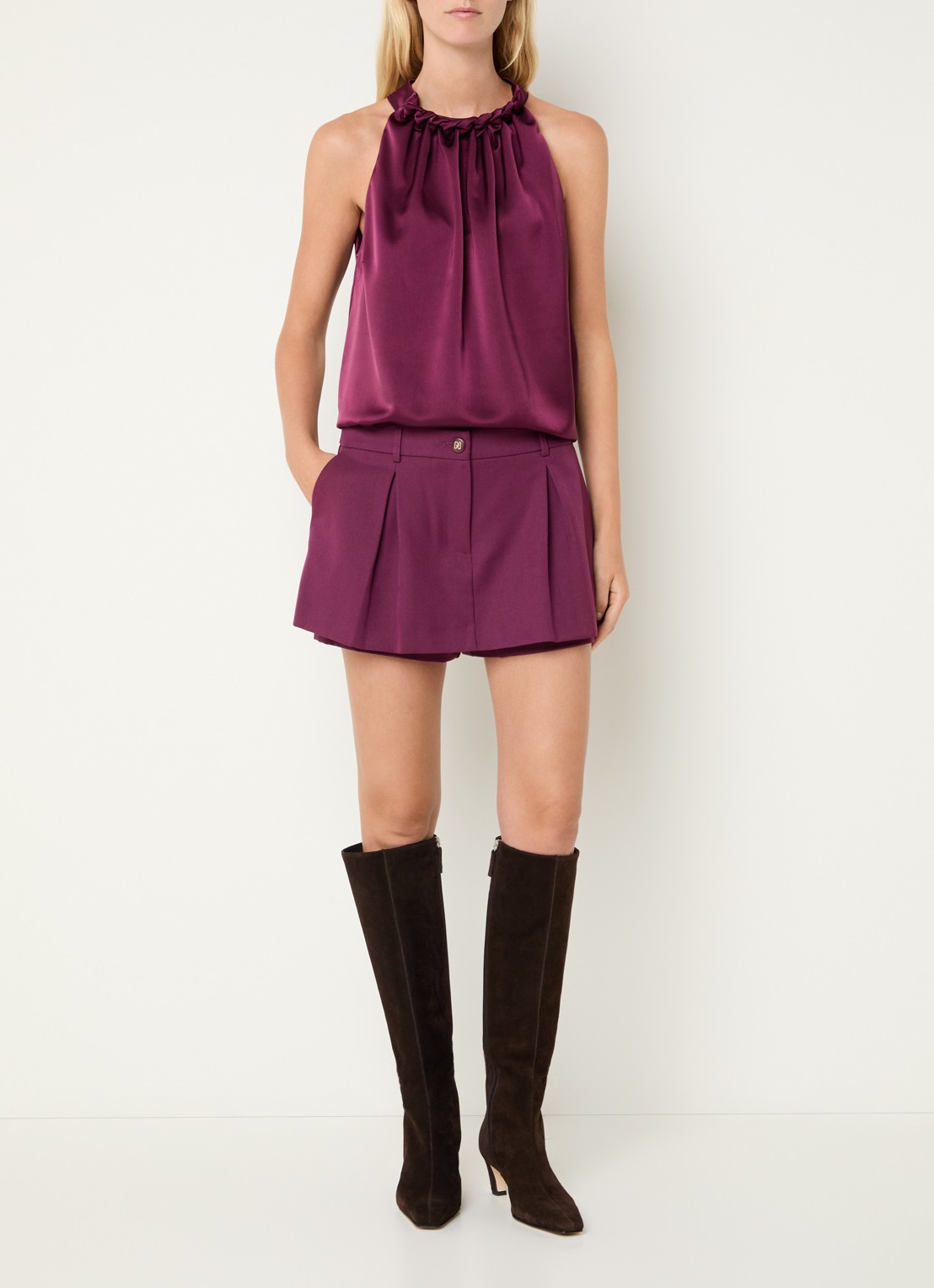 NIKKIE Ashira mini rok met plooidetail - voorkant 3 aubergine