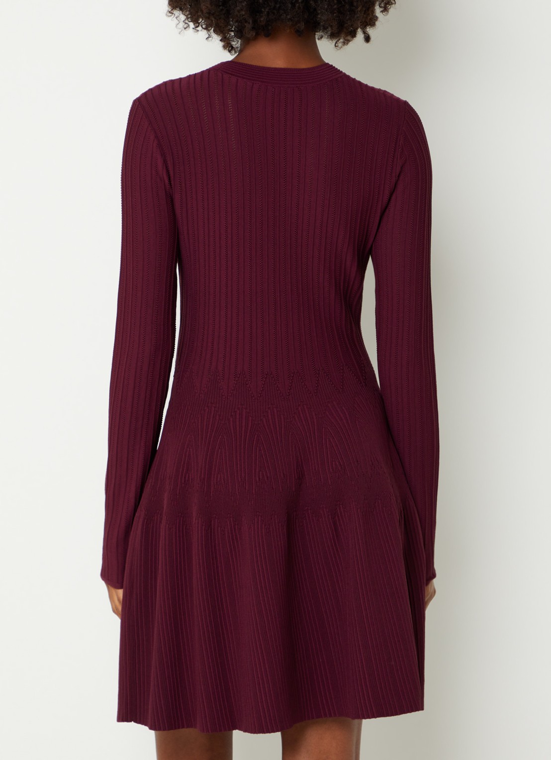 NIKKIE Aubrie midi jurk met structuur - achterkant 2 aubergine