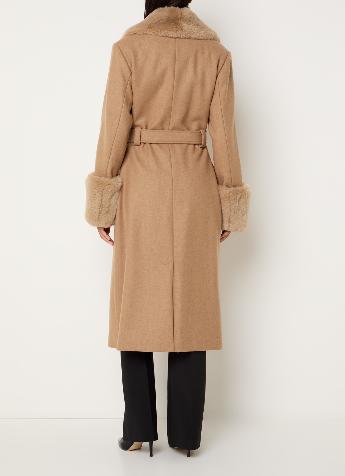 NIKKIE Auria mantel in wolblend met details van imitatiebont - achterkant 2 camel
