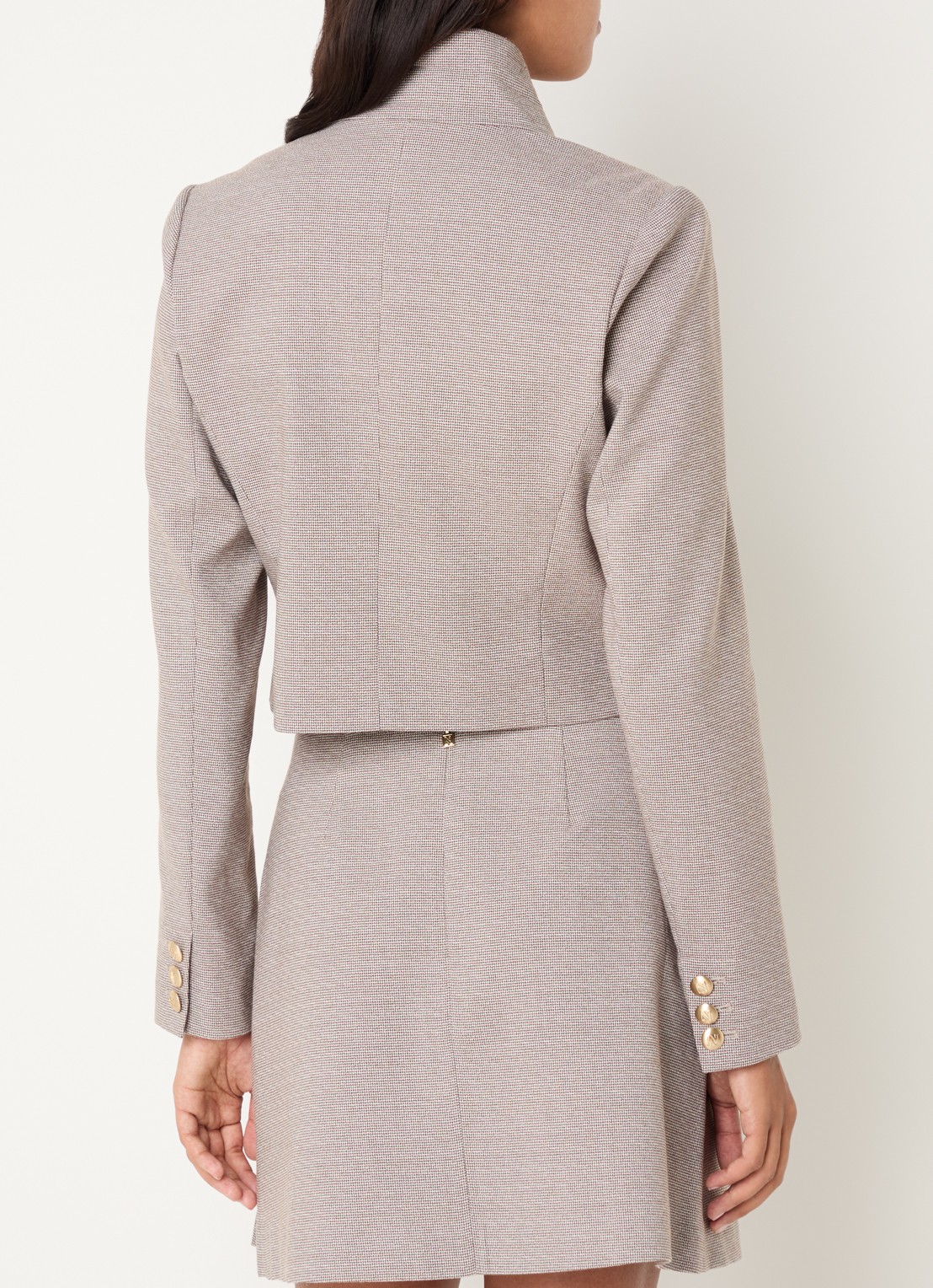 NIKKIE Avah cropped blazer met schoudervulling - achterkant 4 lichtbruin