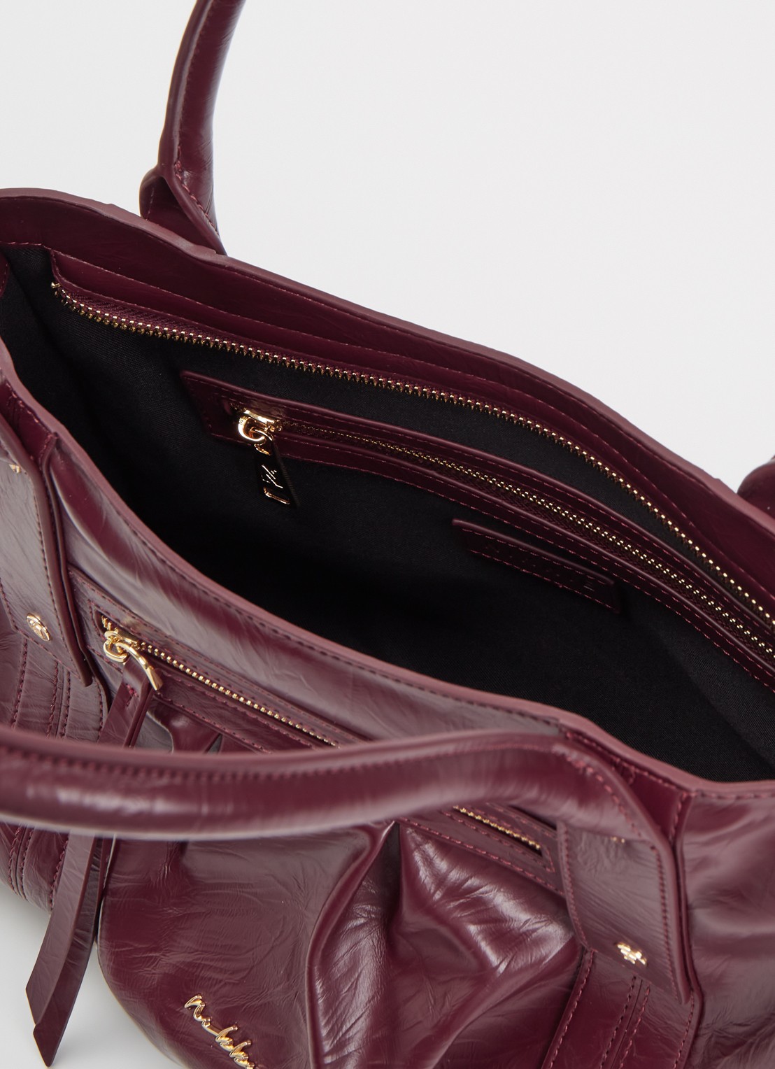 NIKKIE Averil handtas met afneembare schouderriem  - detail 3 bordeauxrood