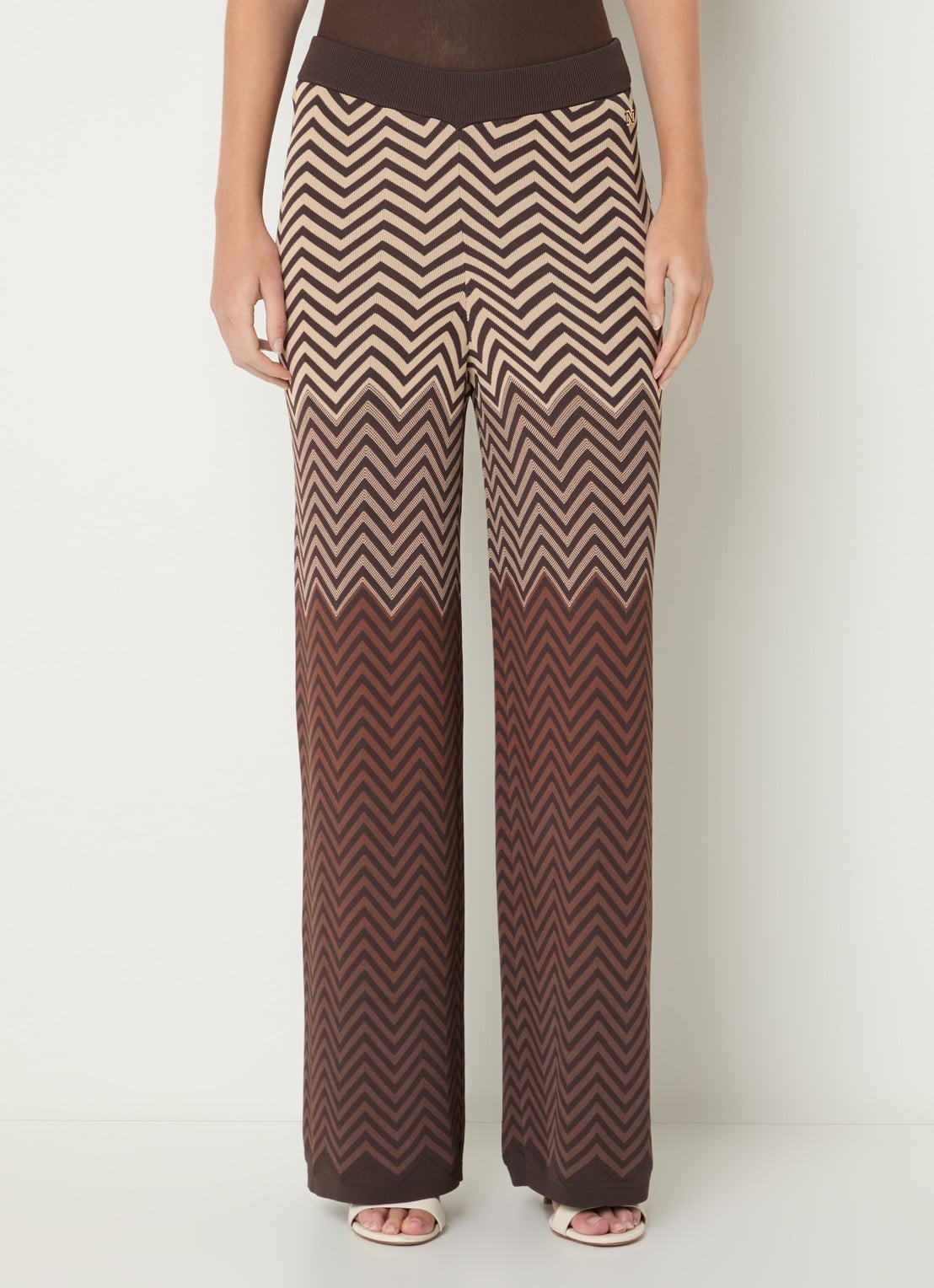NIKKIE Avva fijngebreide broek met print - detail 3 bruin