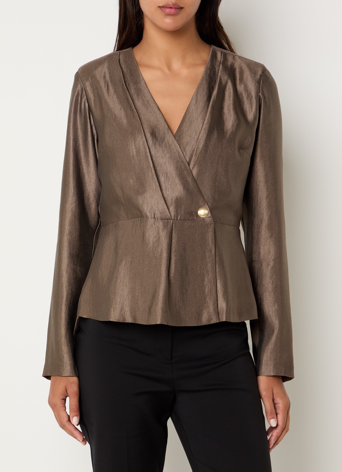 NIKKIE Aymee tuniek met schoudervulling en V-hals - detail donkerkhaki