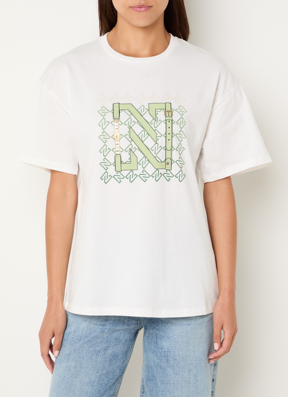 NIKKIE Chain T-shirt met print - detail 4 groen