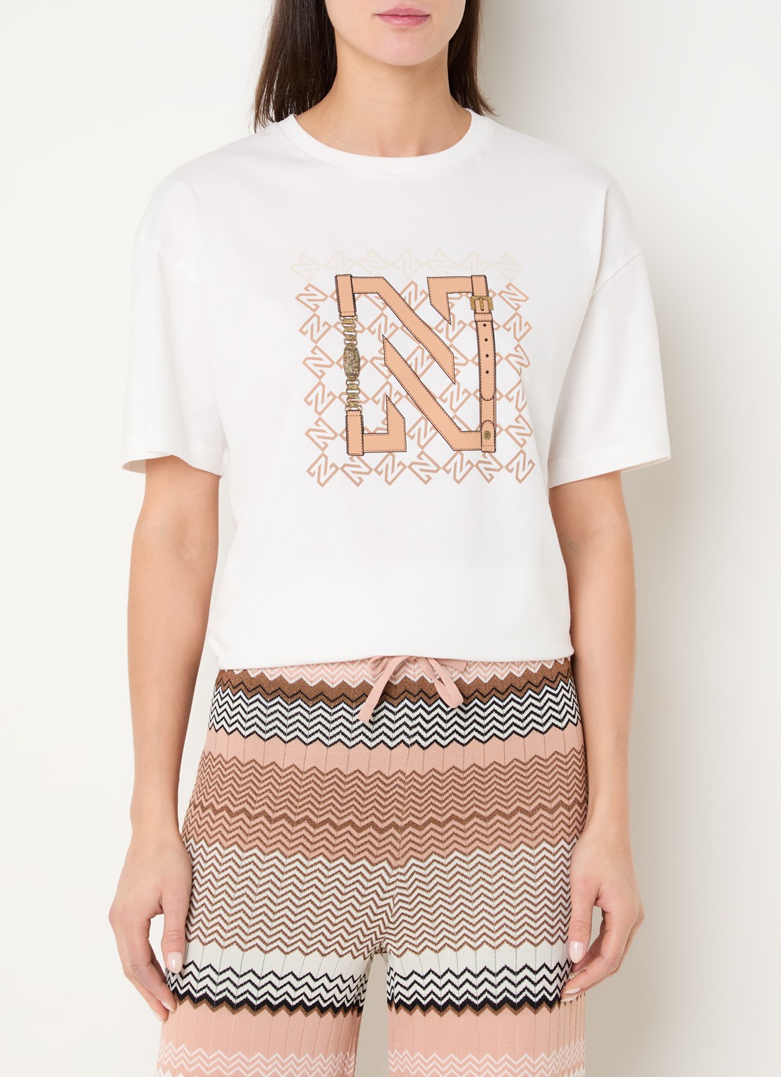 NIKKIE Chain T-shirt met print - detail perzikroze