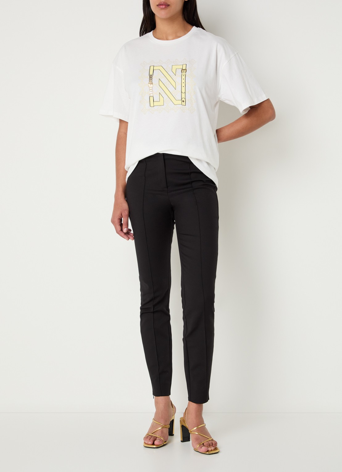 NIKKIE Chain T-shirt met print - voorkant 2 geel
