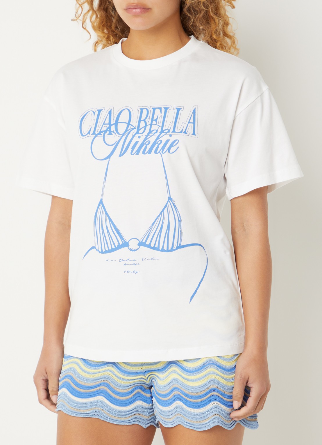 NIKKIE Ciao Bella T-shirt met print - detail 2 wit