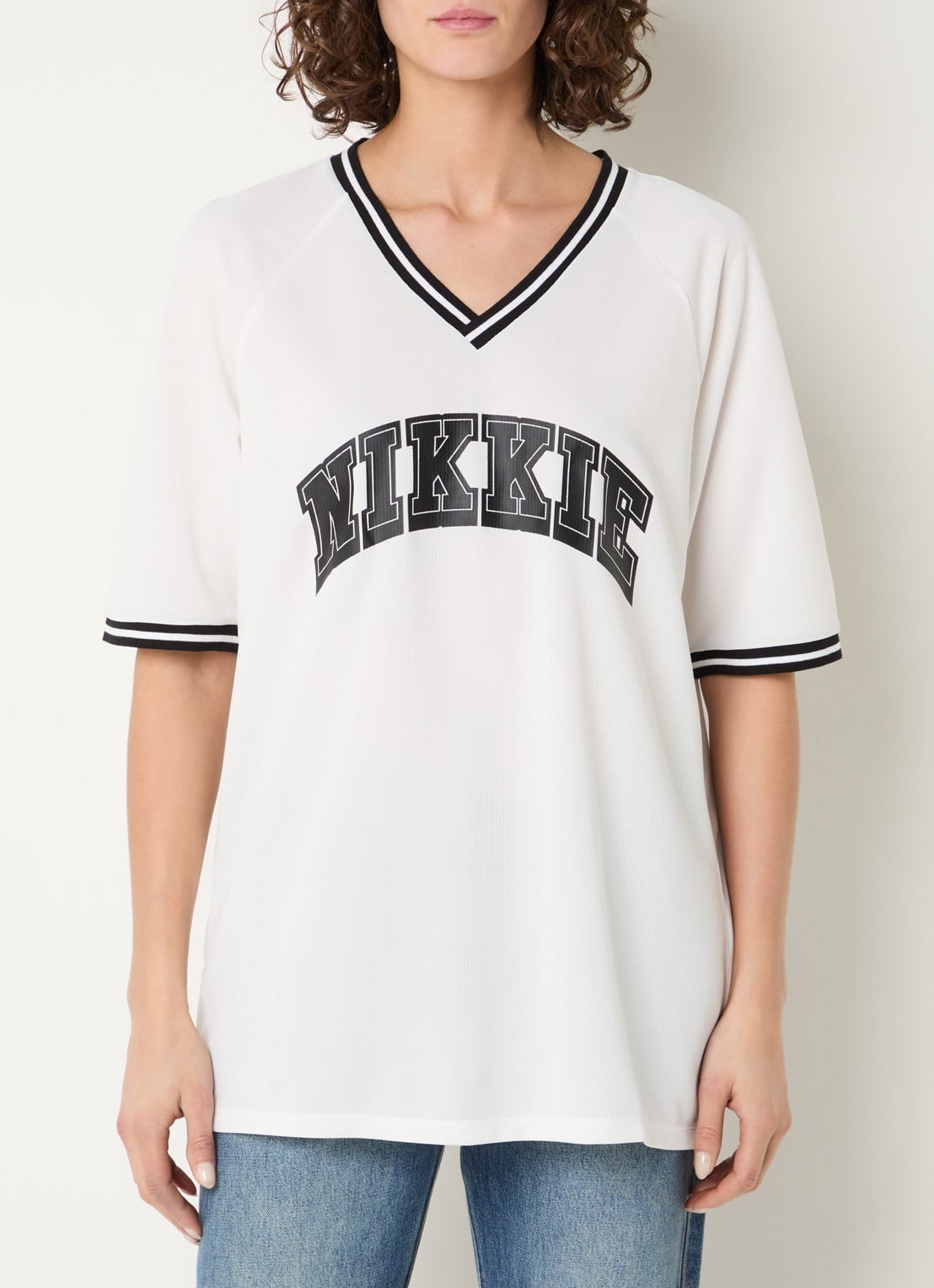 NIKKIE Football T-shirt met logoprint - detail 4 wit