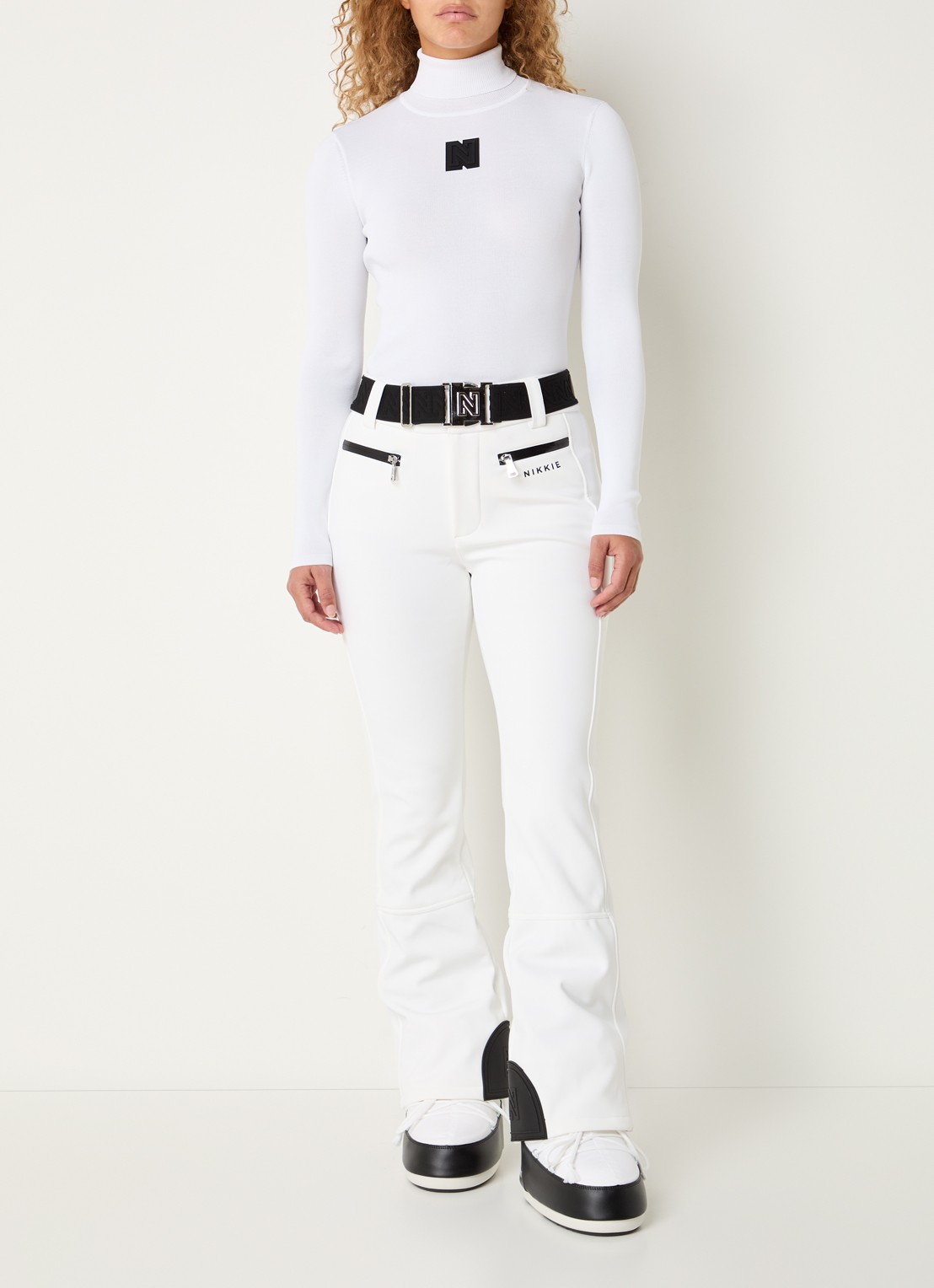 NIKKIE Grace high waist flared fit skibroek met ceintuur - voorkant 2 wit