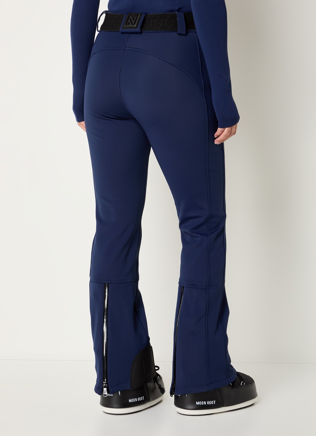 NIKKIE Grace high waist flared fit skibroek met ceintuur - achterkant 7 donkerblauw