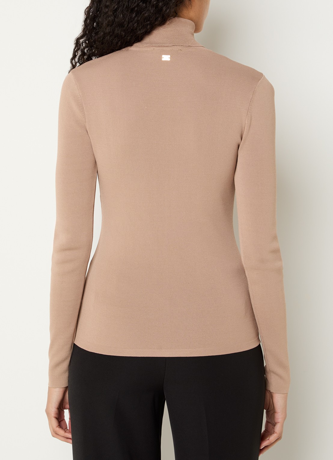 NIKKIE Jolie fijngebreide top met col - achterkant 4 beige
