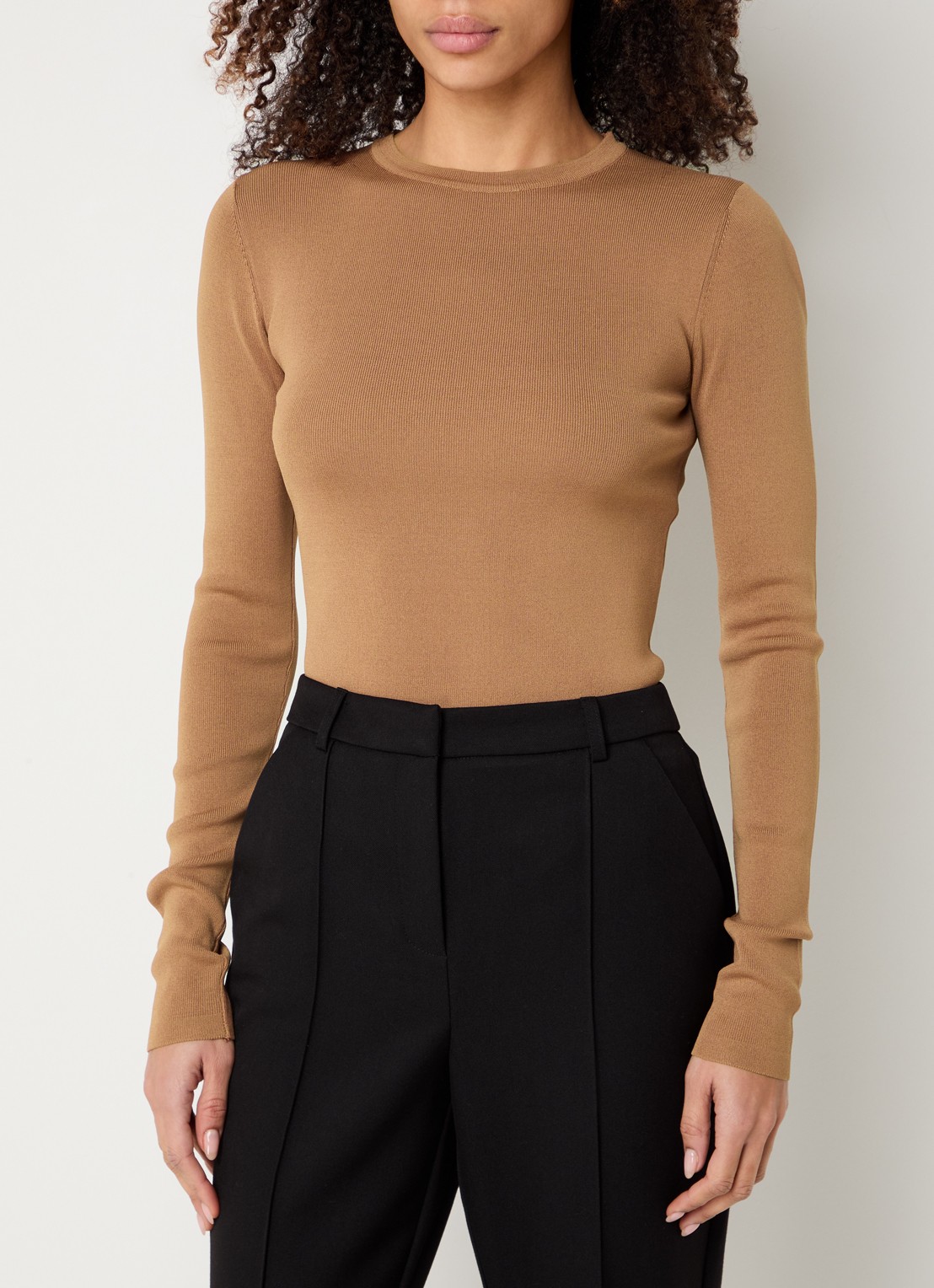 NIKKIE Jolie fijngebreide top met lange mouwen - detail 4 camel