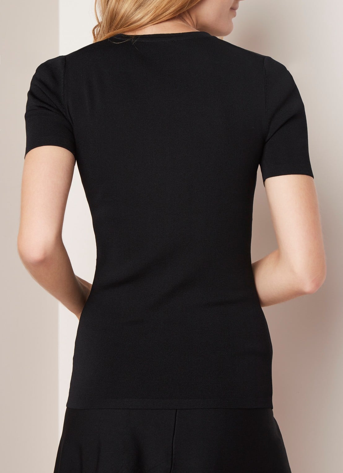 NIKKIE Jolie top van stretchjersey met korte mouw - achterkant zwart