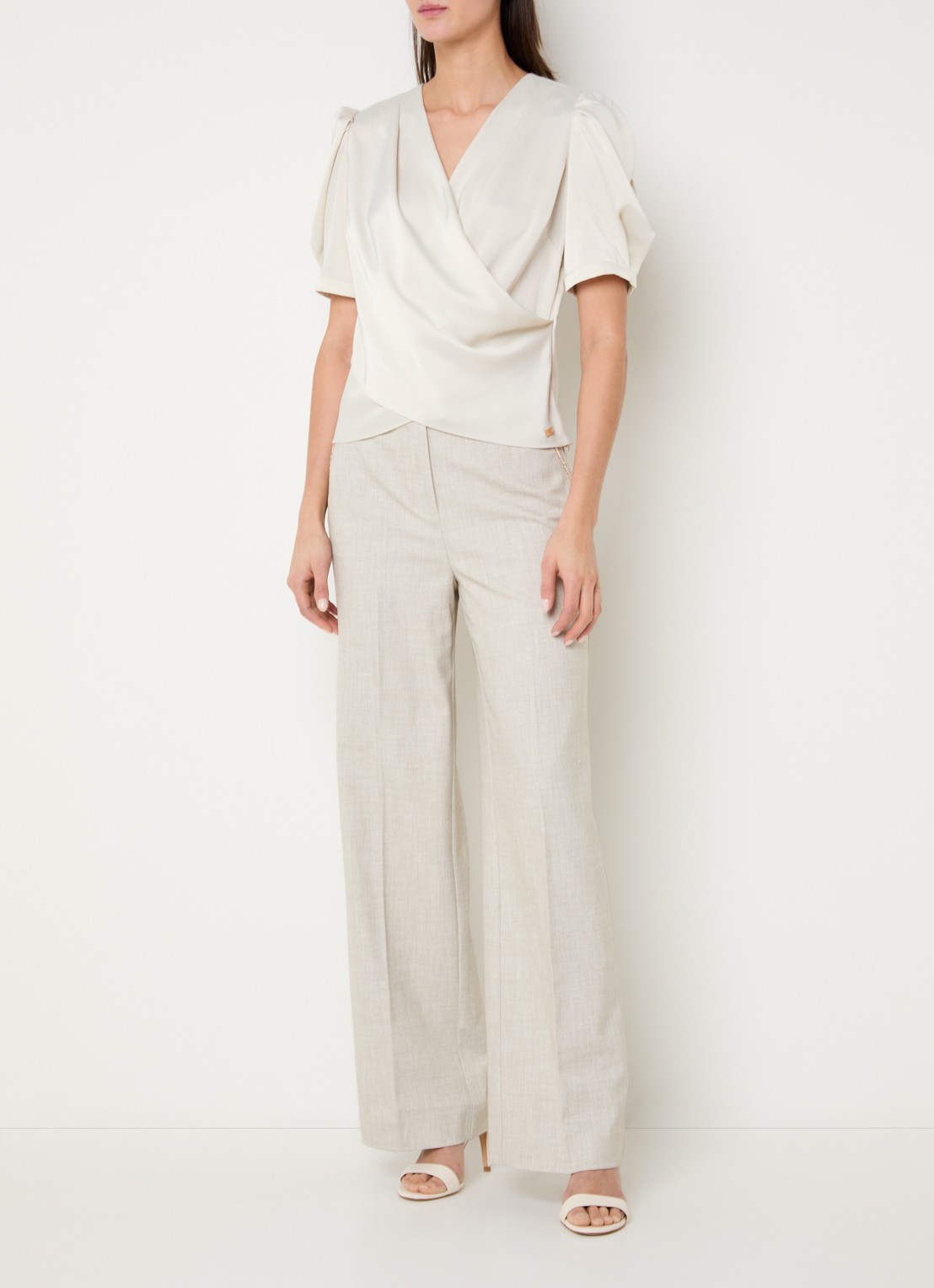 NIKKIE Kransis tuniek met pofmouwen - voorkant 2 creme
