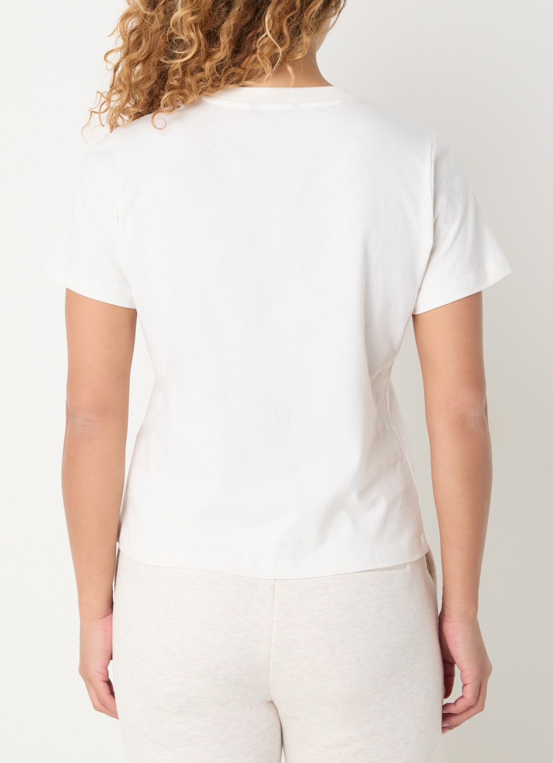 NIKKIE Logo Ring T-shirt met ronde hals - achterkant 4 gebroken wit
