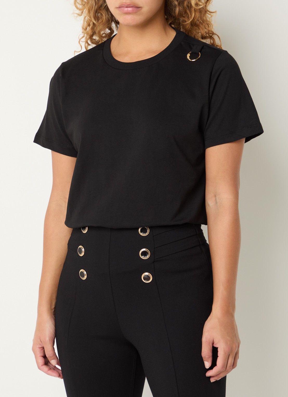 NIKKIE Logo Ring T-shirt met ronde hals - detail 3 zwart