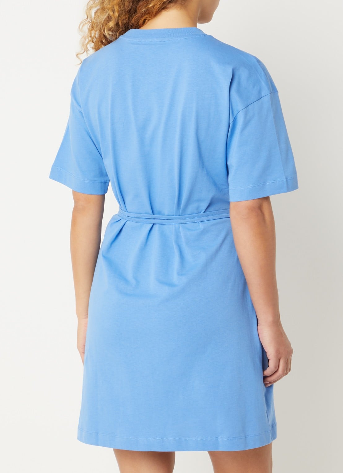 NIKKIE Mini jurk met strikceintuur - achterkant 2 blauw