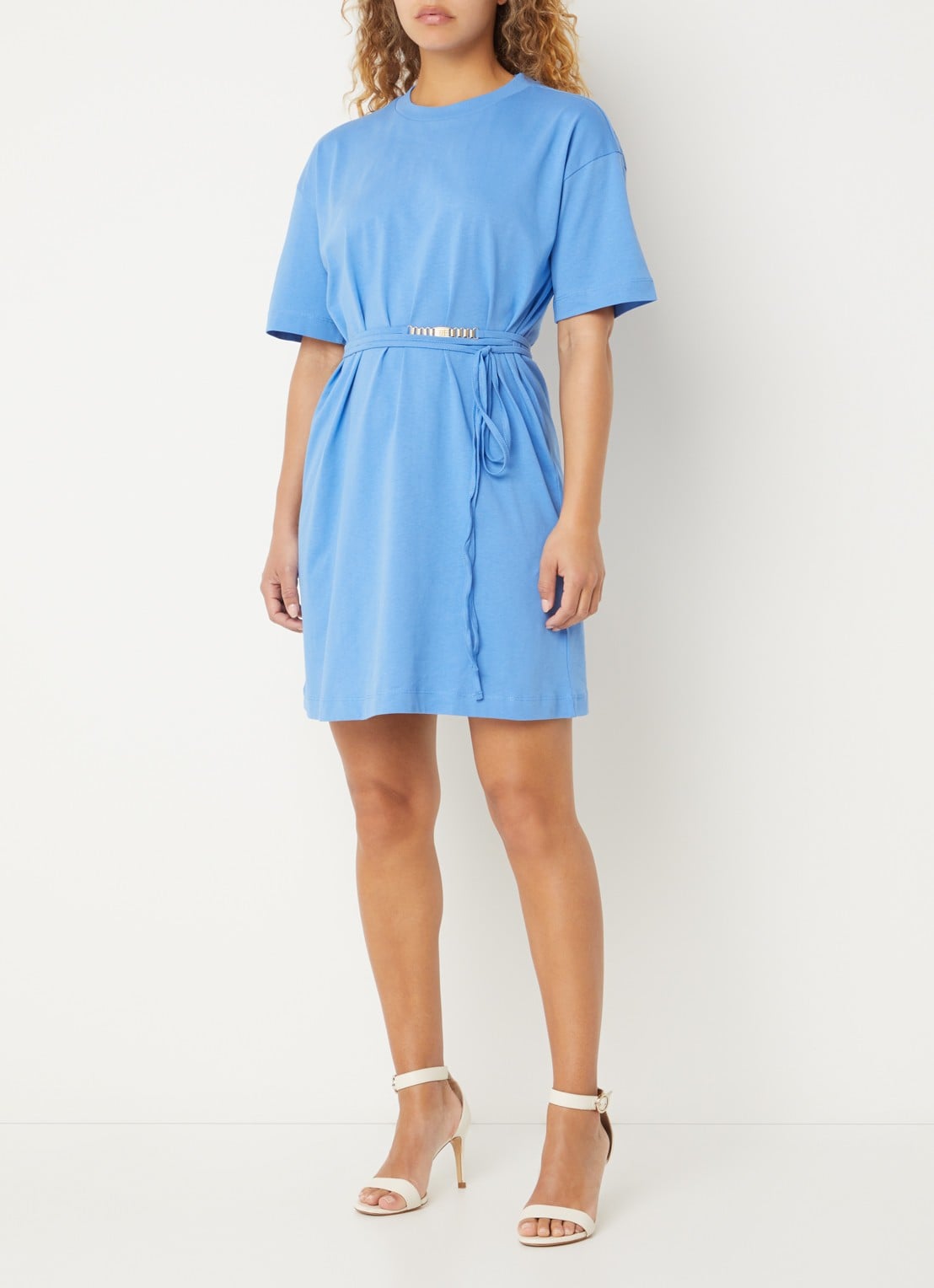 NIKKIE Mini jurk met strikceintuur - voorkant 4 blauw