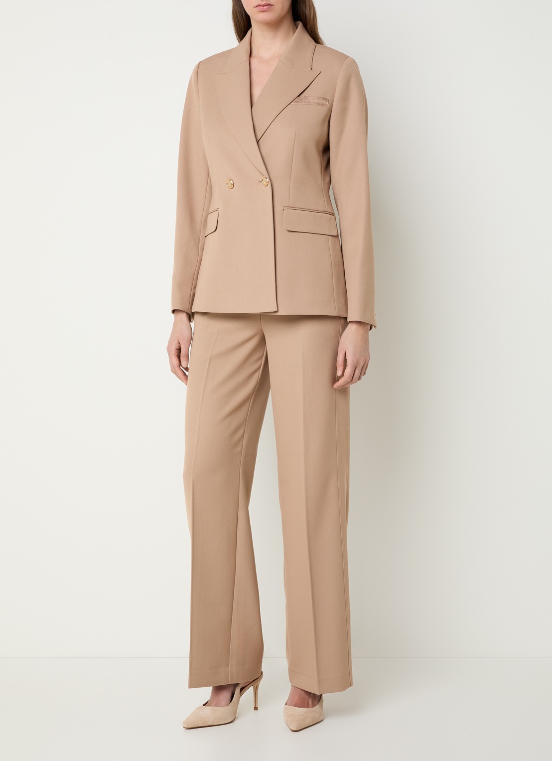 NIKKIE Oakland double-breasted blazer met schoudervulling en klepzakken - voorkant 2 camel