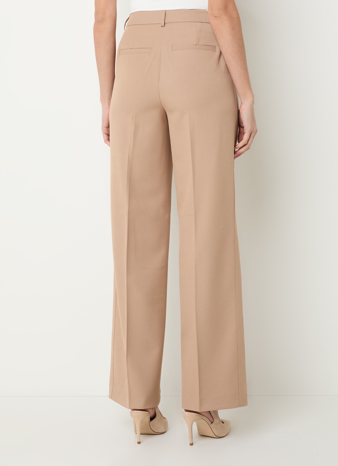 NIKKIE Oakland high waist straight fit pantalon met persplooi - achterkant 4 camel