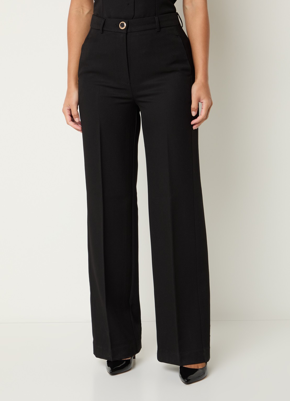 NIKKIE Oakland high waist straight fit pantalon met persplooi - detail 4 zwart