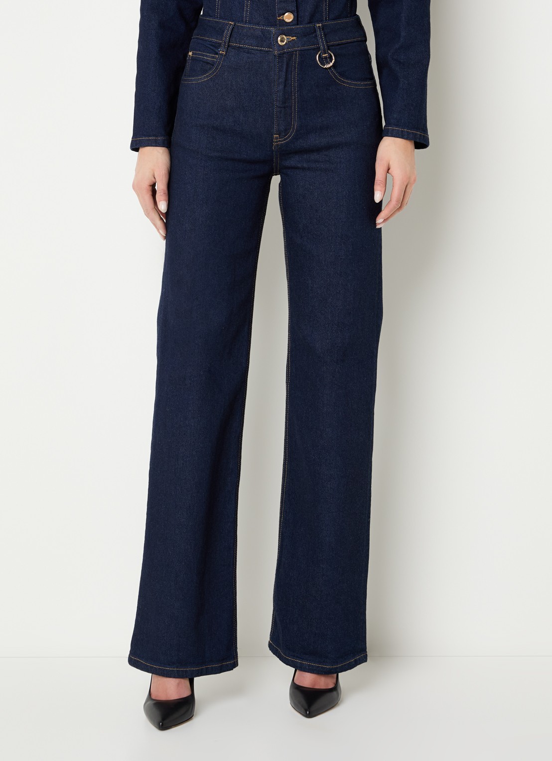 NIKKIE Obra high waist straight leg jeans met donkere wassing - detail 2 indigo