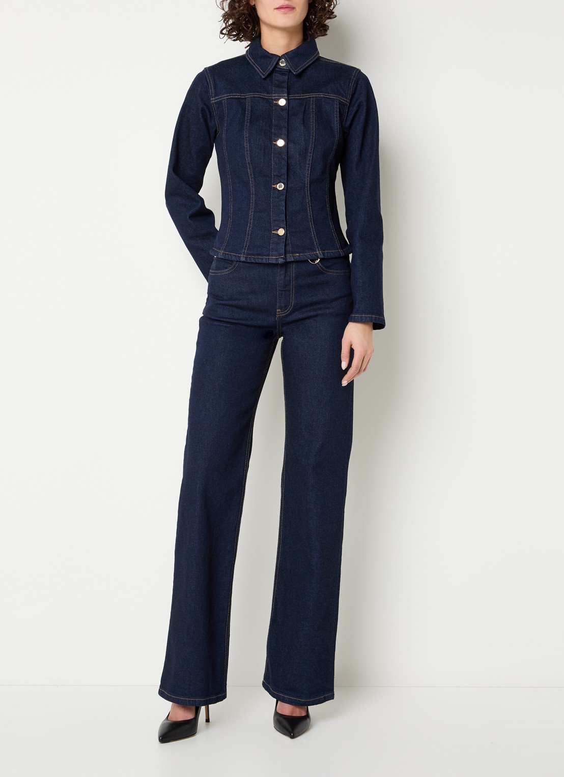 NIKKIE Obra high waist straight leg jeans met donkere wassing - voorkant 5 indigo