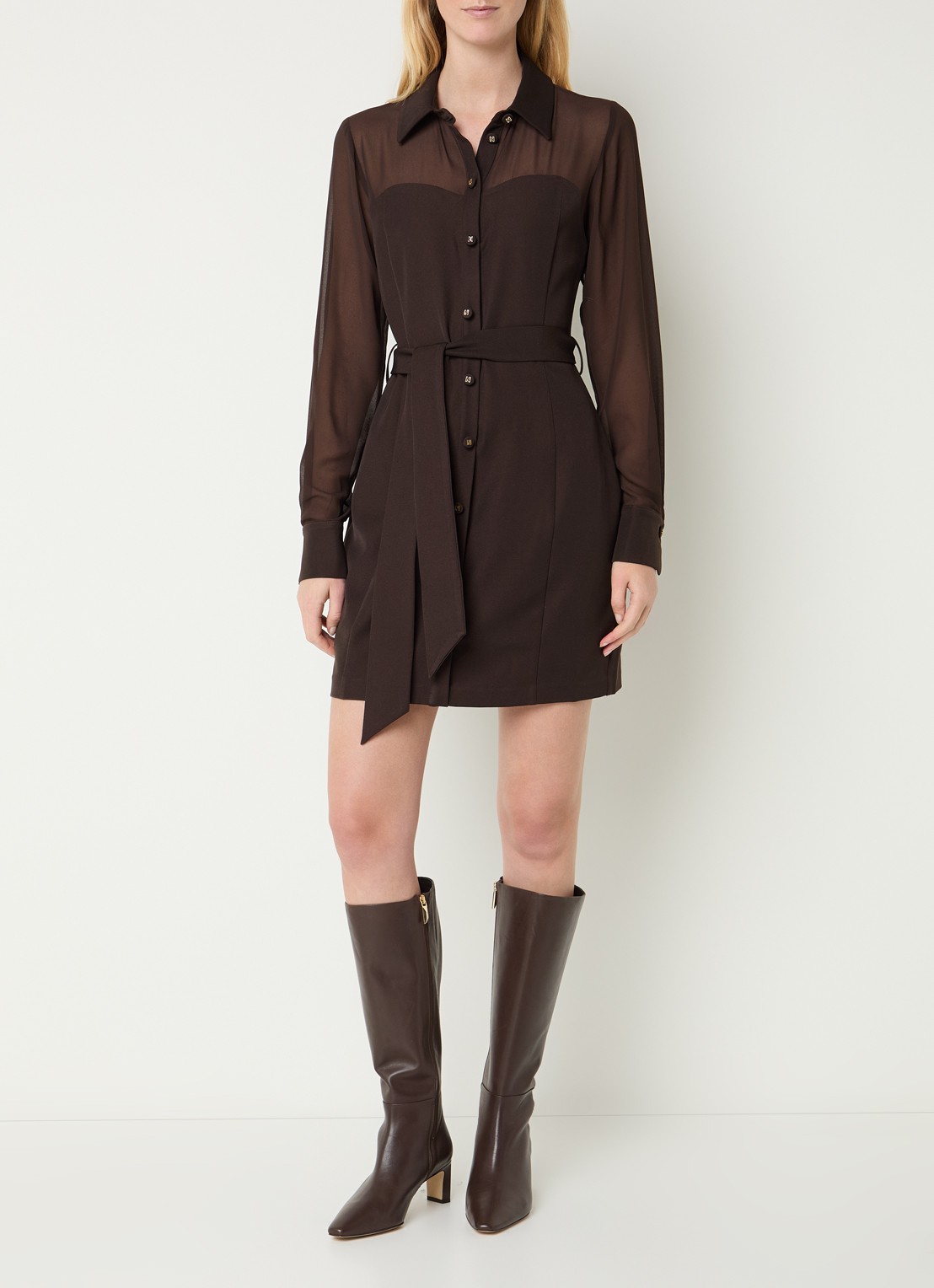 NIKKIE Olarisa mini blousejurk met strikceintuur  - voorkant 3 donkerbruin